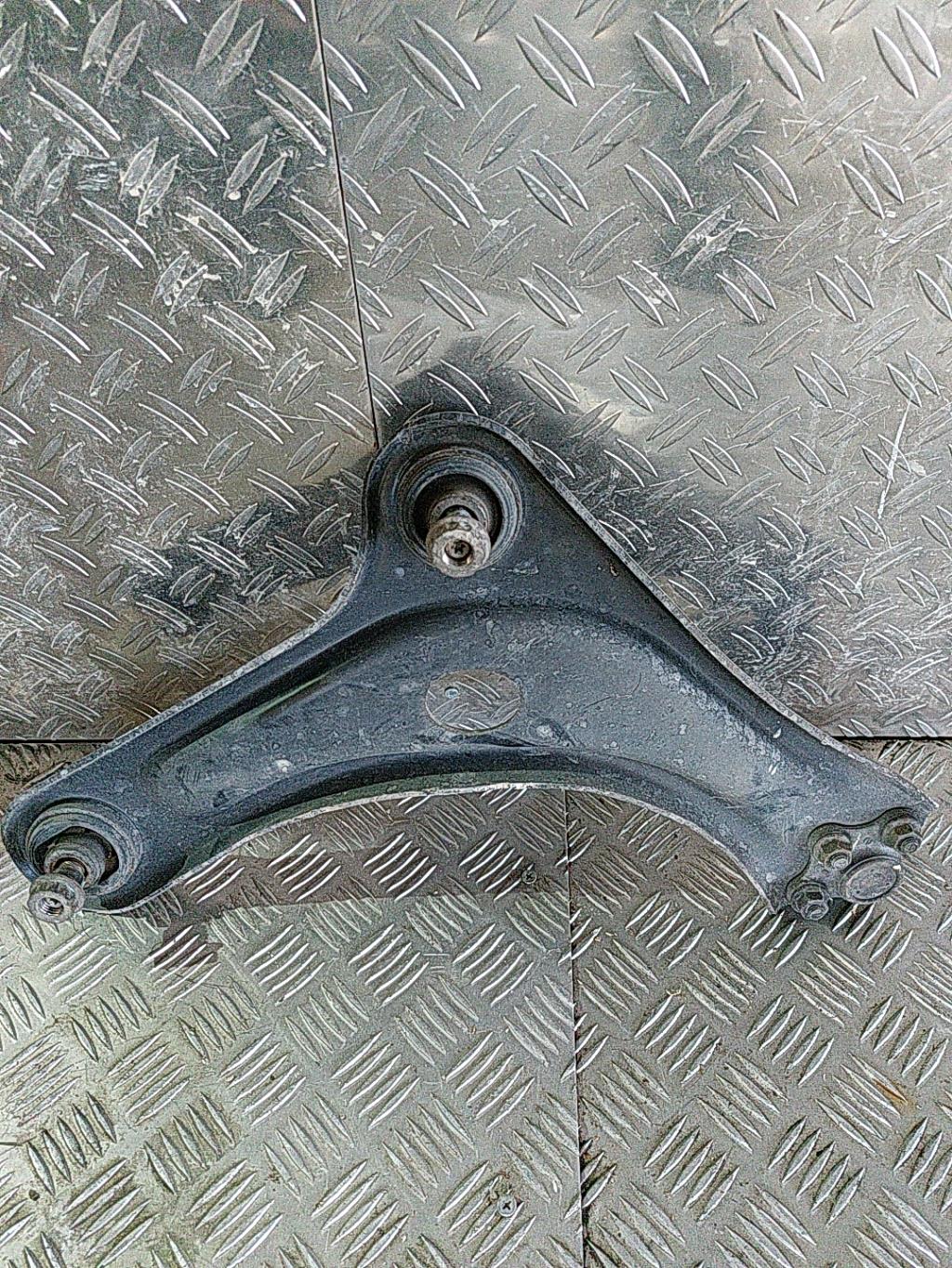 Triangolo inferiore anteriore sinistro PEUGEOT 1007 Gasolina - 1