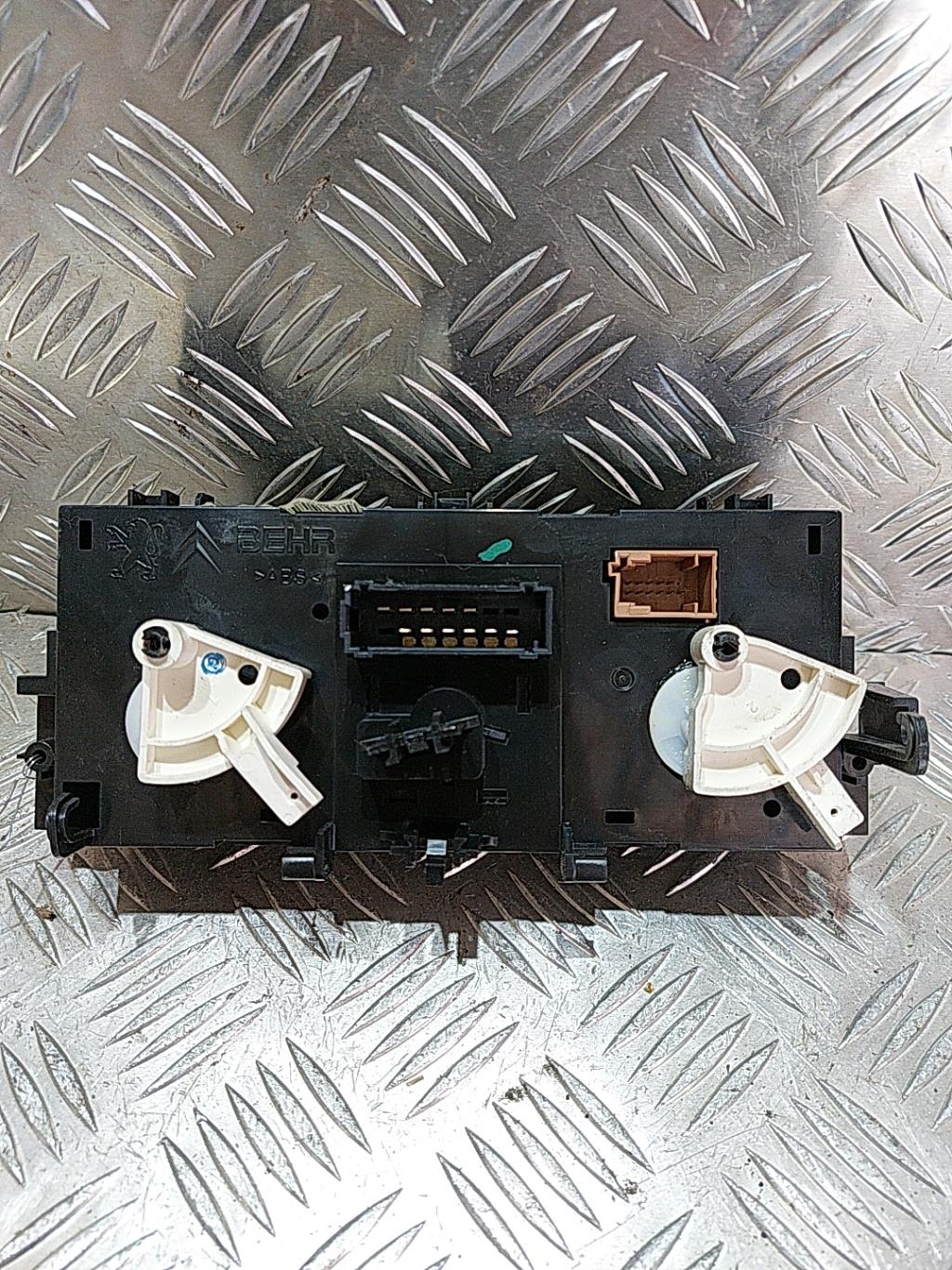Commande chauffage CITROEN C3 2 PHASE 2 Essence - 1