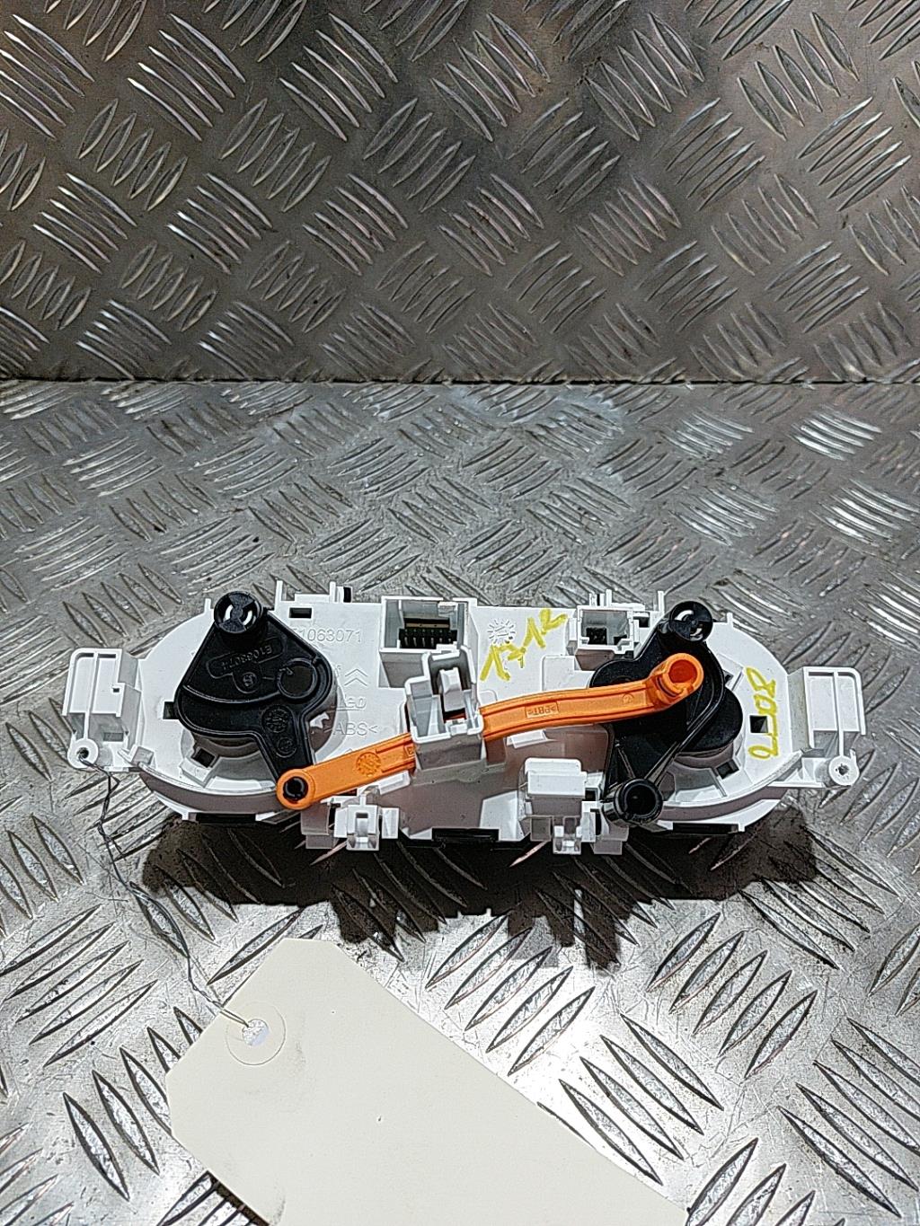 Commande chauffage PEUGEOT 2008 1 PHASE 1 Diesel - 1