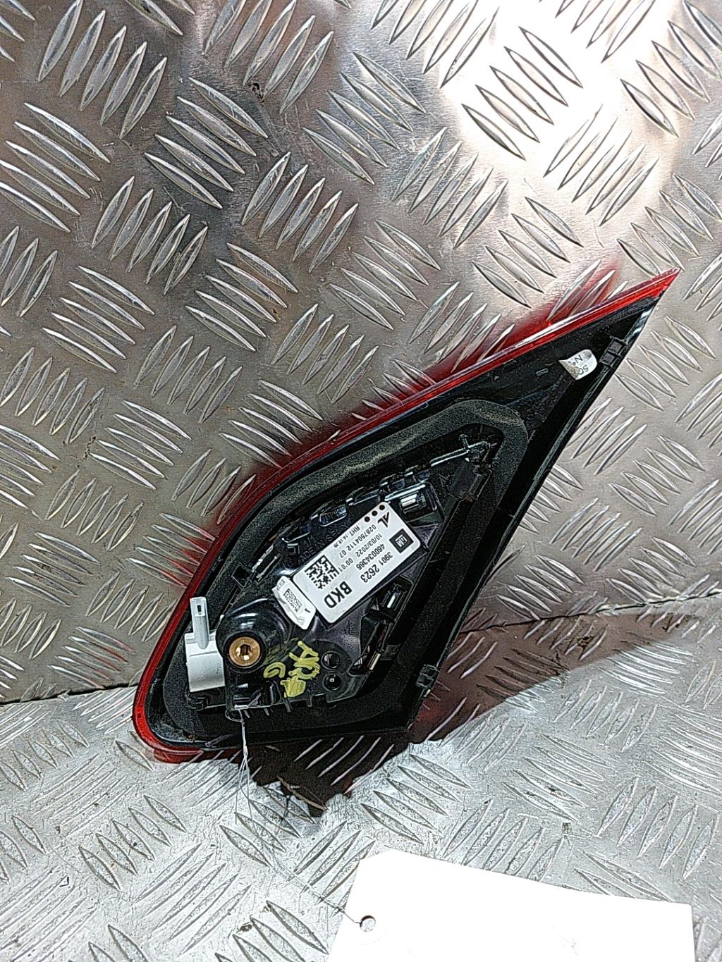 Feu arriere secondaire gauche (feux) OPEL CORSA E Essence - 1