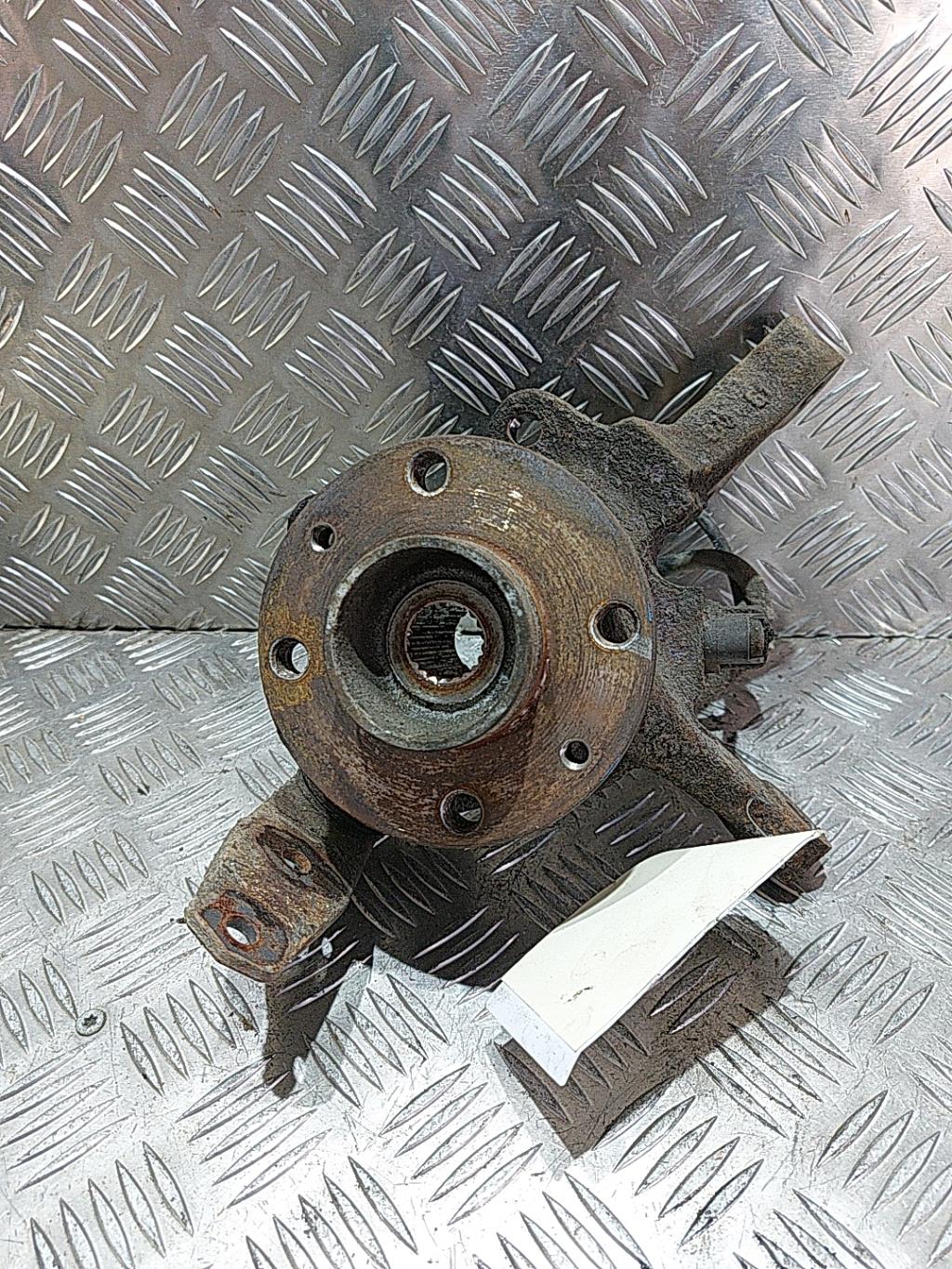 Moyeu avant gauche RENAULT CLIO 2 PHASE 1 Essence - 1