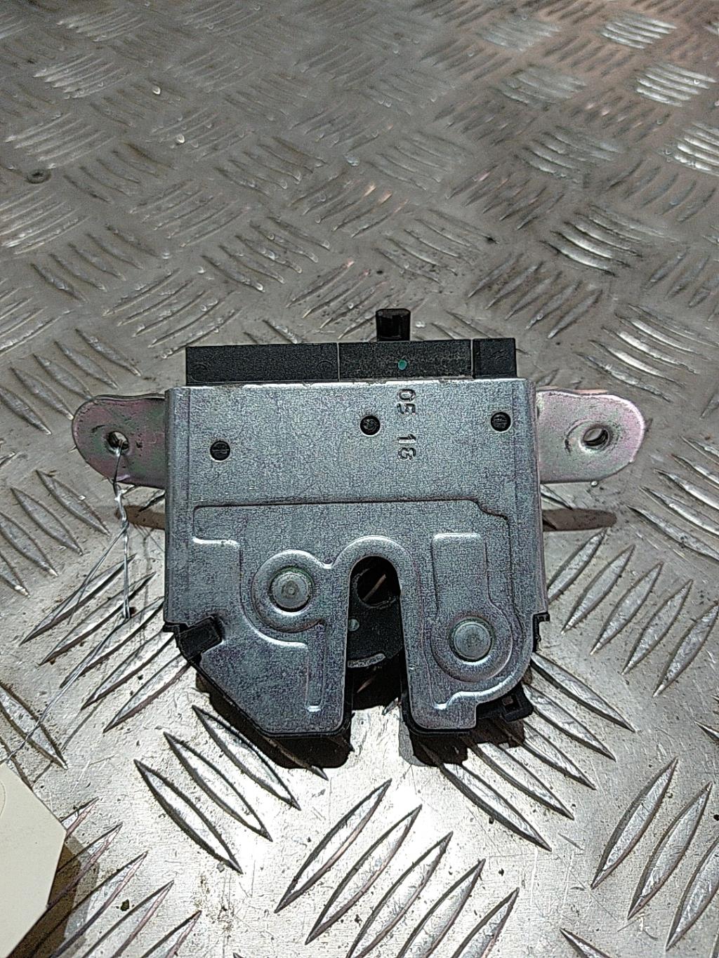 Serrure de hayon OPEL CORSA E Essence - 1