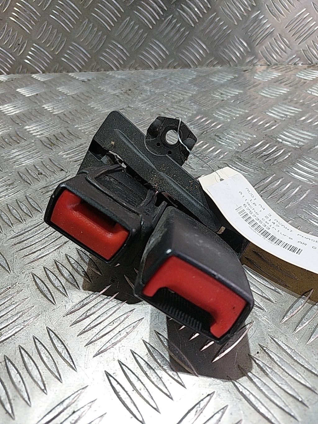 Aggancio cintura sicurezza posteriore sinistro AUDI A4 3 AVANT PHASE 1 BREAK Diésel - 1