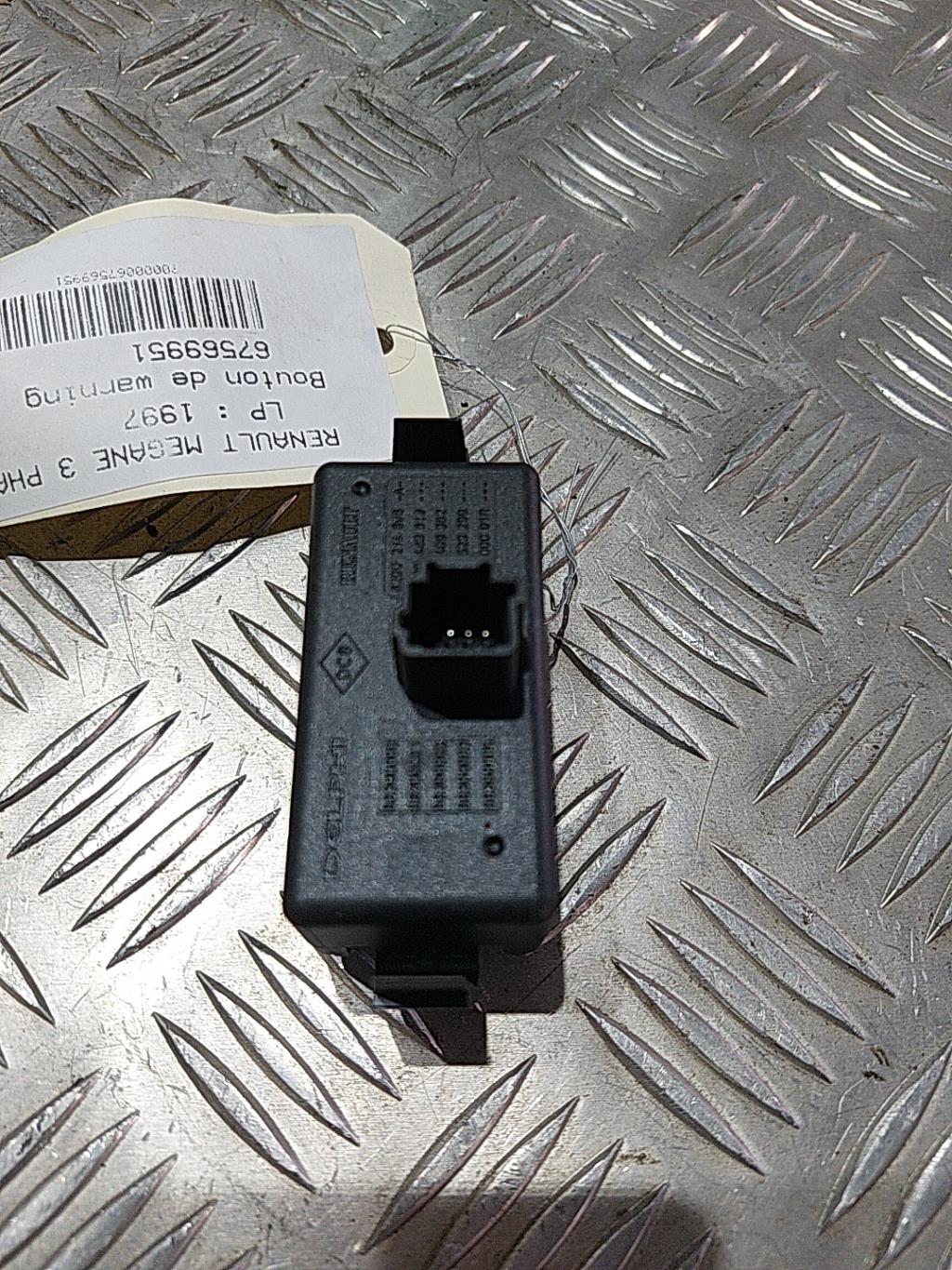 Bouton de warning RENAULT MEGANE 3 PHASE 1 Diesel - 1