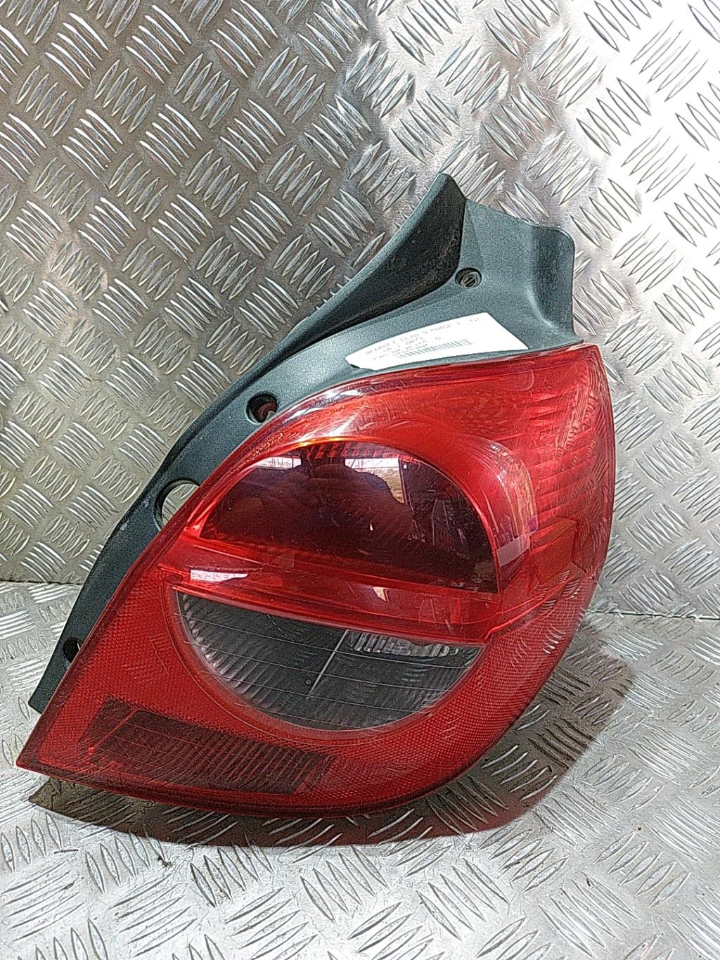 Fanale posteriore principale destro (luci) RENAULT CLIO 3 PHASE 1 Diésel - 1