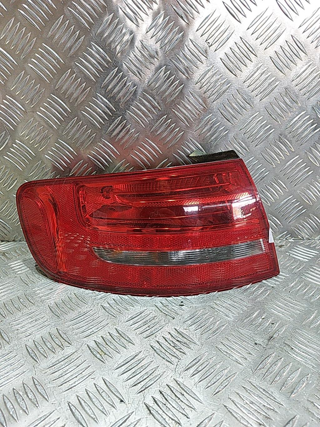 Fanale posteriore principale sinistro (luci) AUDI A4 3 AVANT PHASE 1 BREAK Diésel - 1