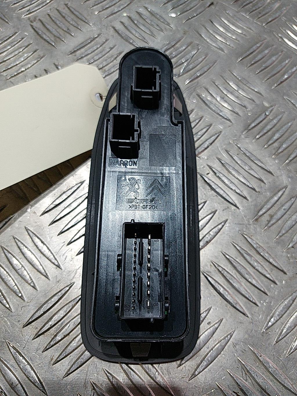 Interruttore lavacristalli anteriore sinistro PEUGEOT 208 1 PHASE 2 Diésel - 1