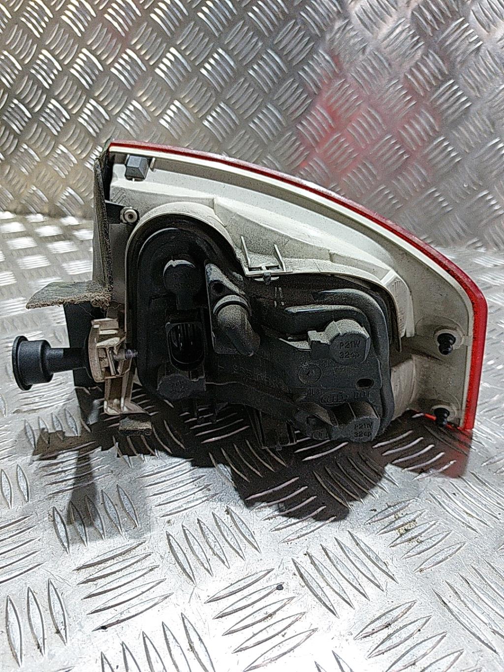 Fanale posteriore principale sinistro (luci) AUDI A4 2 PHASE 2 Diésel - 1
