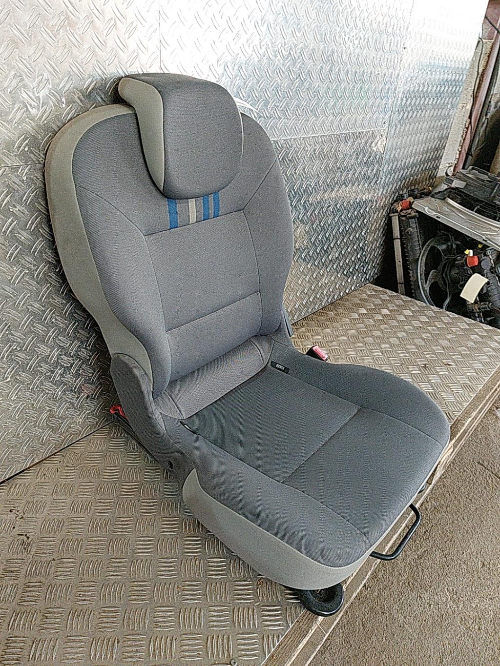 Siege arriere droit RENAULT TWINGO 2 PHASE 1 Essence - 1
