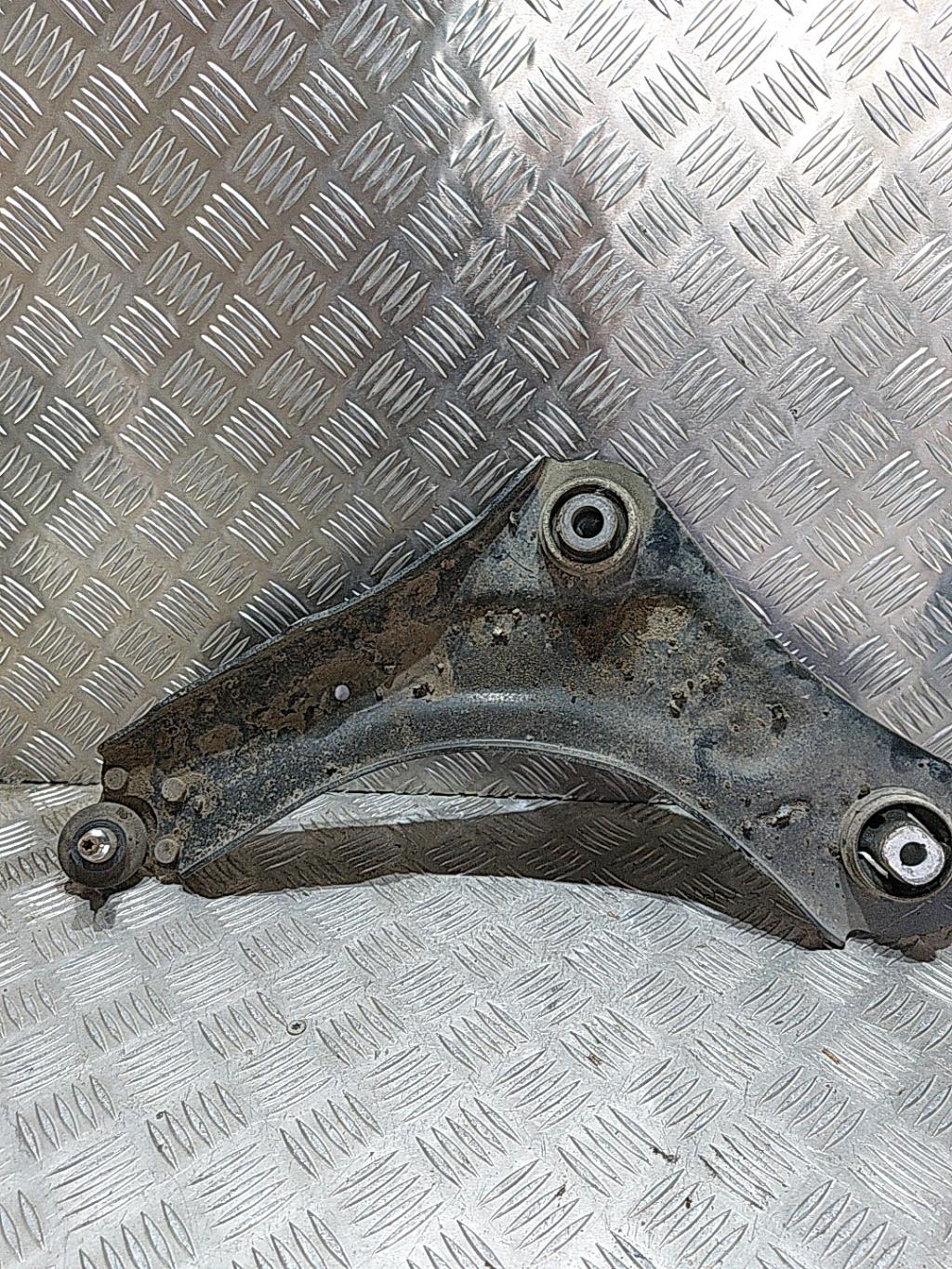Triangolo inferiore anteriore sinistro RENAULT MEGANE 3 PHASE 1 Diésel - 1
