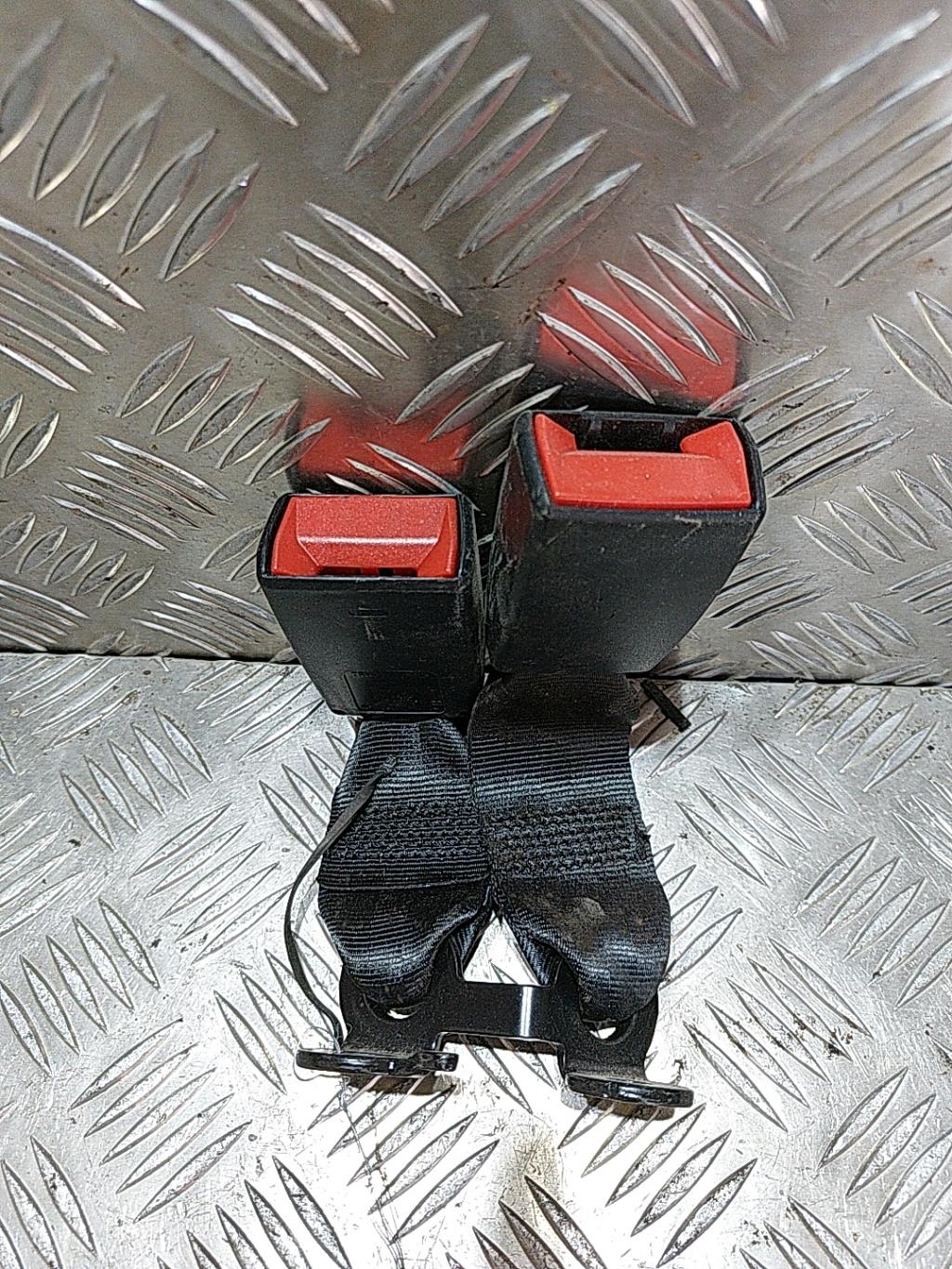 Aggancio cintura sicurezza posteriore destro CITROEN DS3 PHASE 1 Diésel - 1