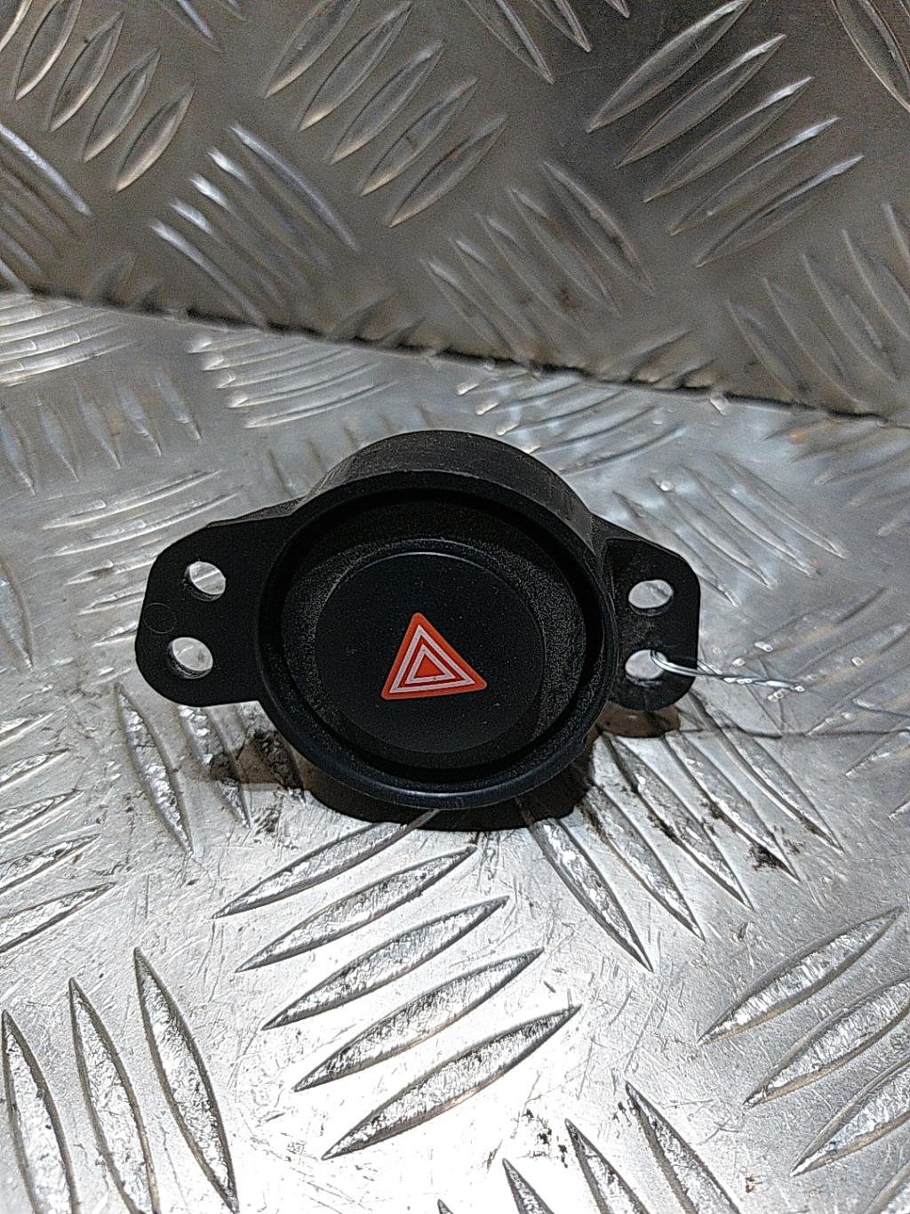 Bouton de warning TOYOTA AYGO 2 PHASE 2 Essence - 1
