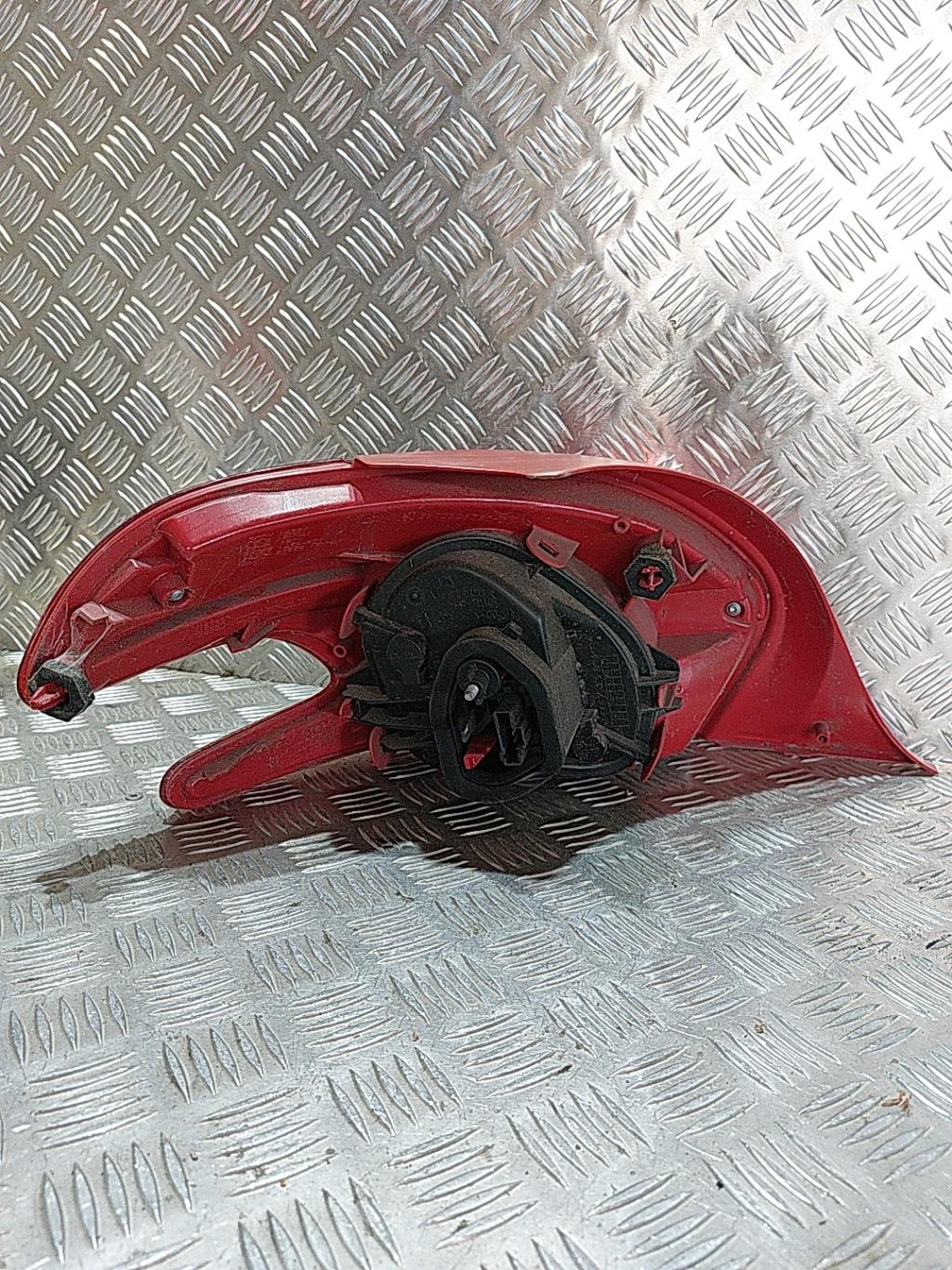 Fanale posteriore principale destro (luci) PEUGEOT 208 1 PHASE 1 Gasolina - 1
