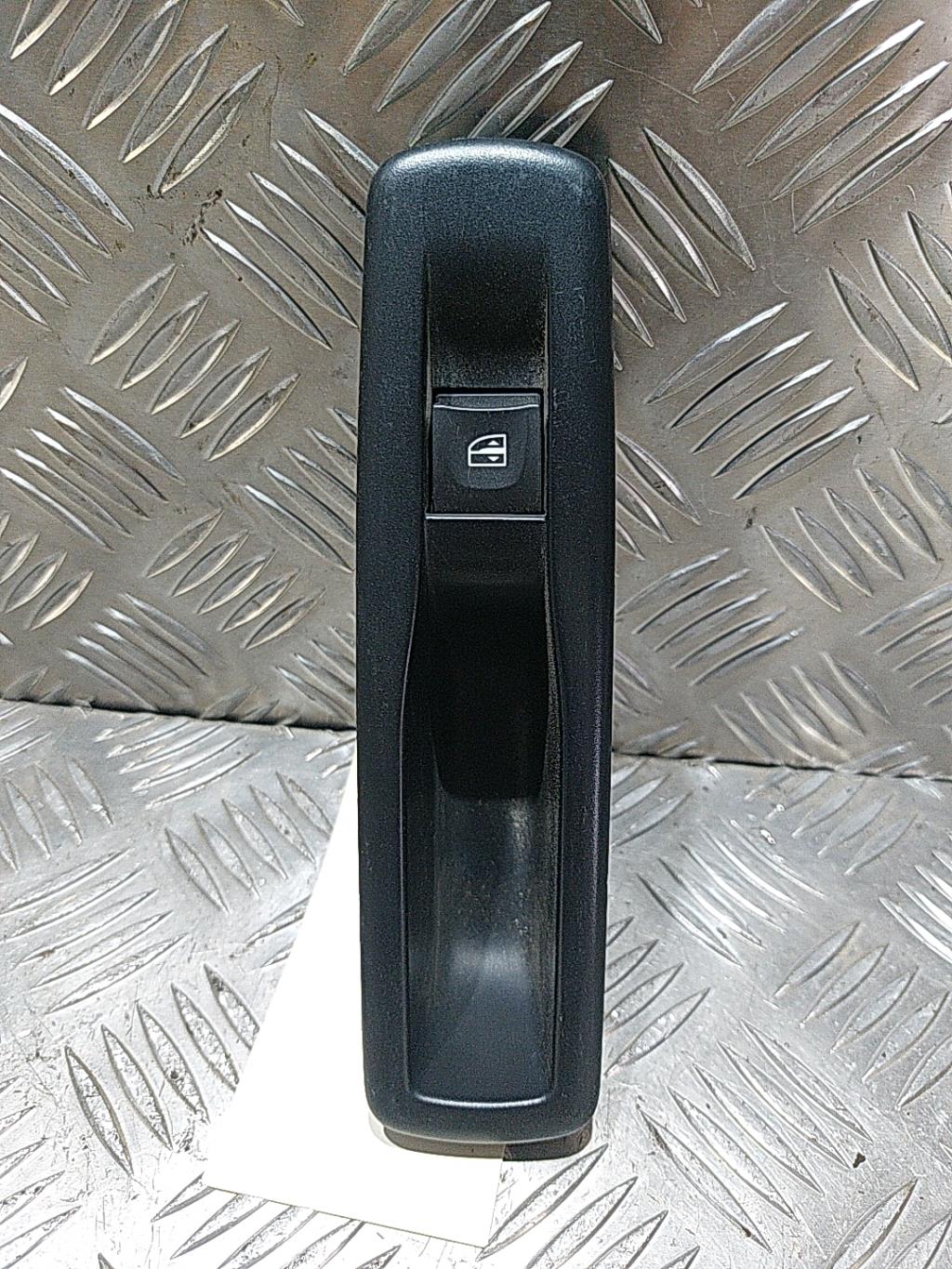 Interruttore lavacristalli posteriore sinistro RENAULT MEGANE 3 PHASE 1 Diésel - 1