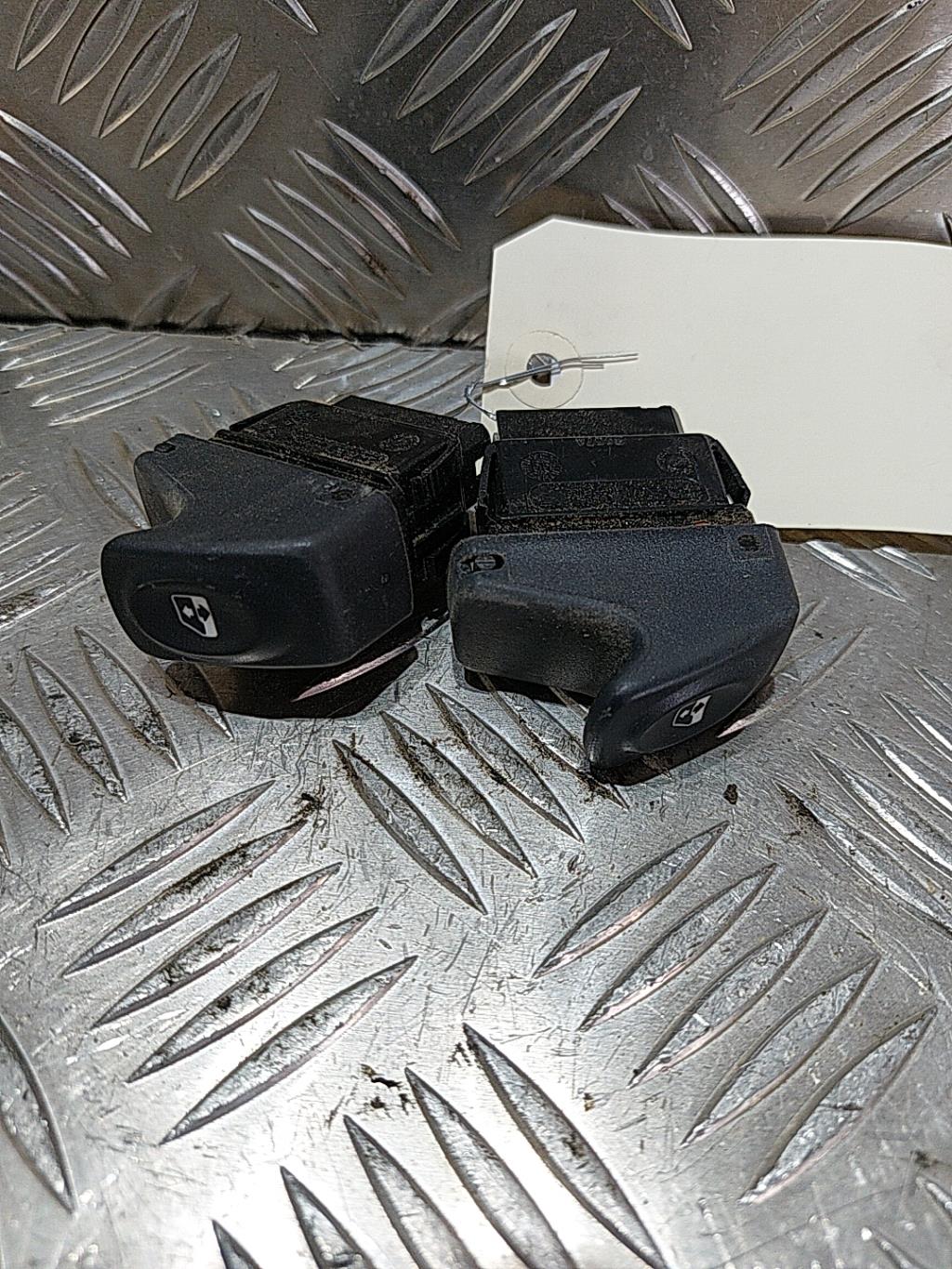 Interruttore lavacristalli anteriore sinistro RENAULT CLIO 2 PHASE 1 Gasolina - 1