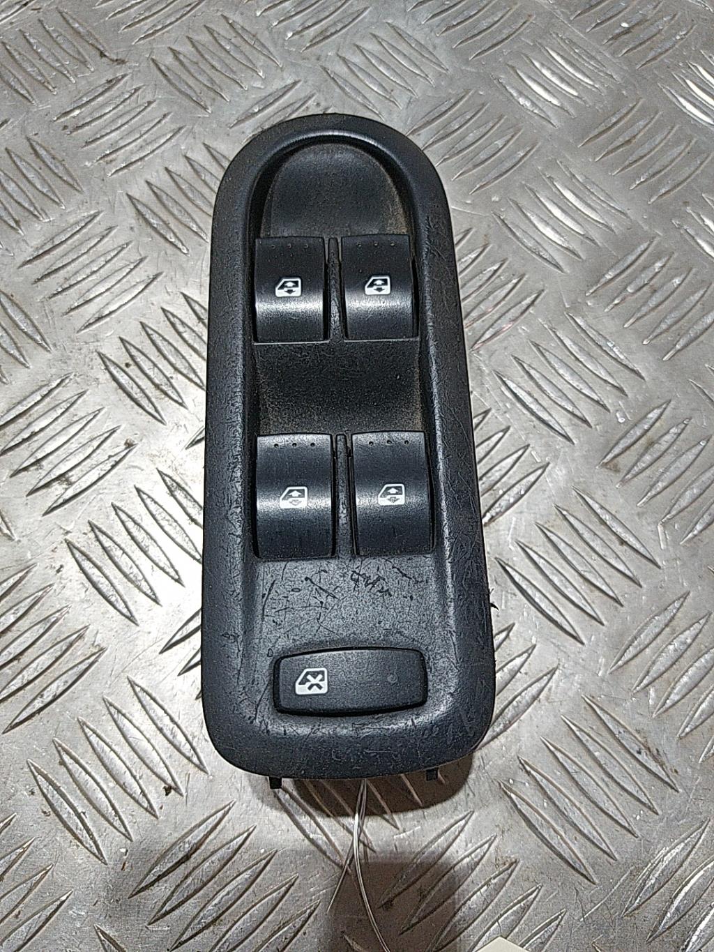 Interruttore lavacristalli anteriore sinistro RENAULT GRAND SCENIC 2 PHASE 1 Diésel - 1