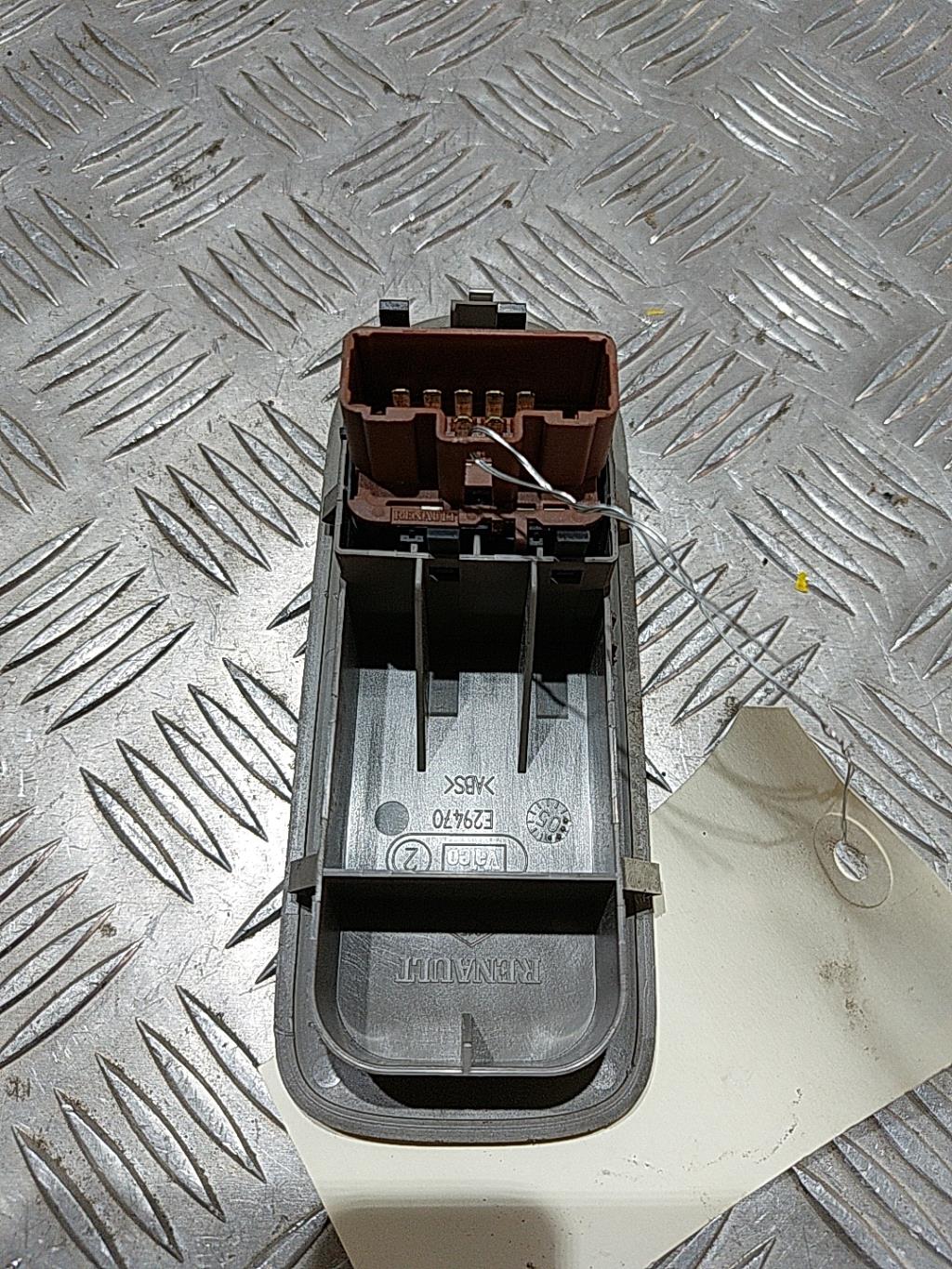 Interruttore lavacristalli anteriore sinistro RENAULT CLIO 3 PHASE 1 Gasolina - 1