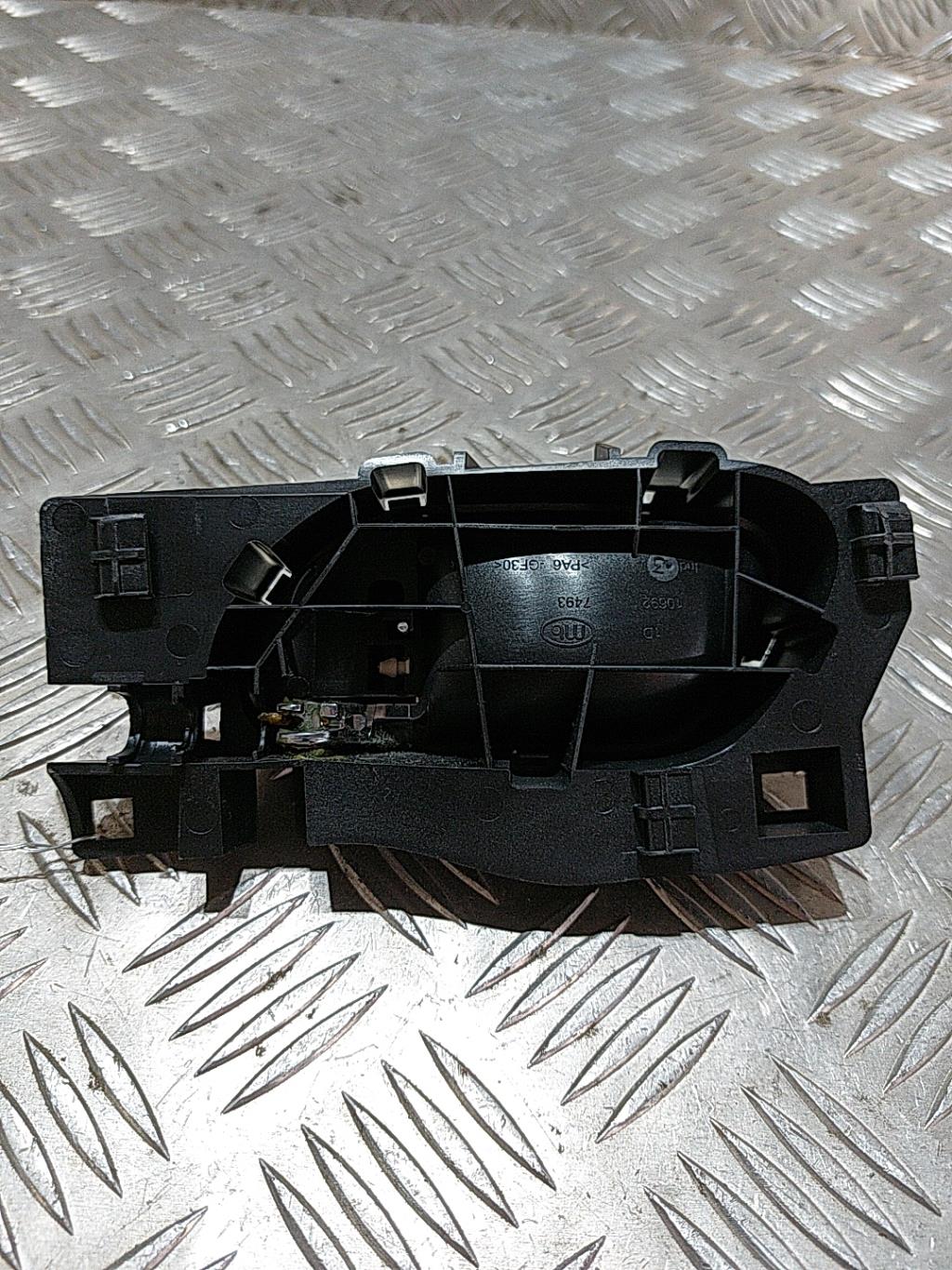 Maniglia interna posteriore destra PEUGEOT 308 1 PHASE 1 Diésel - 1