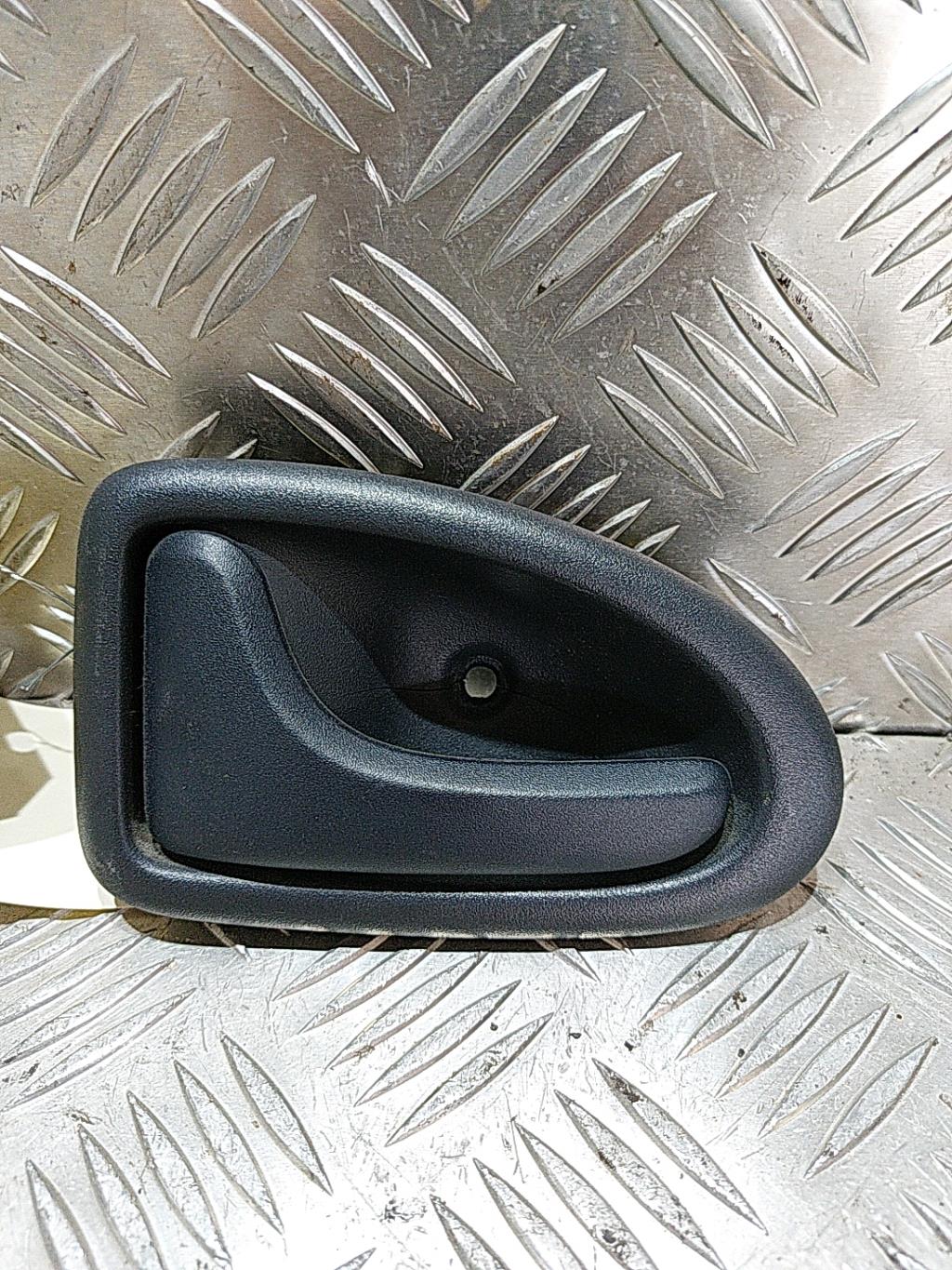 Maniglia interna posteriore sinistra RENAULT CLIO 2 PHASE 1 Gasolina - 1