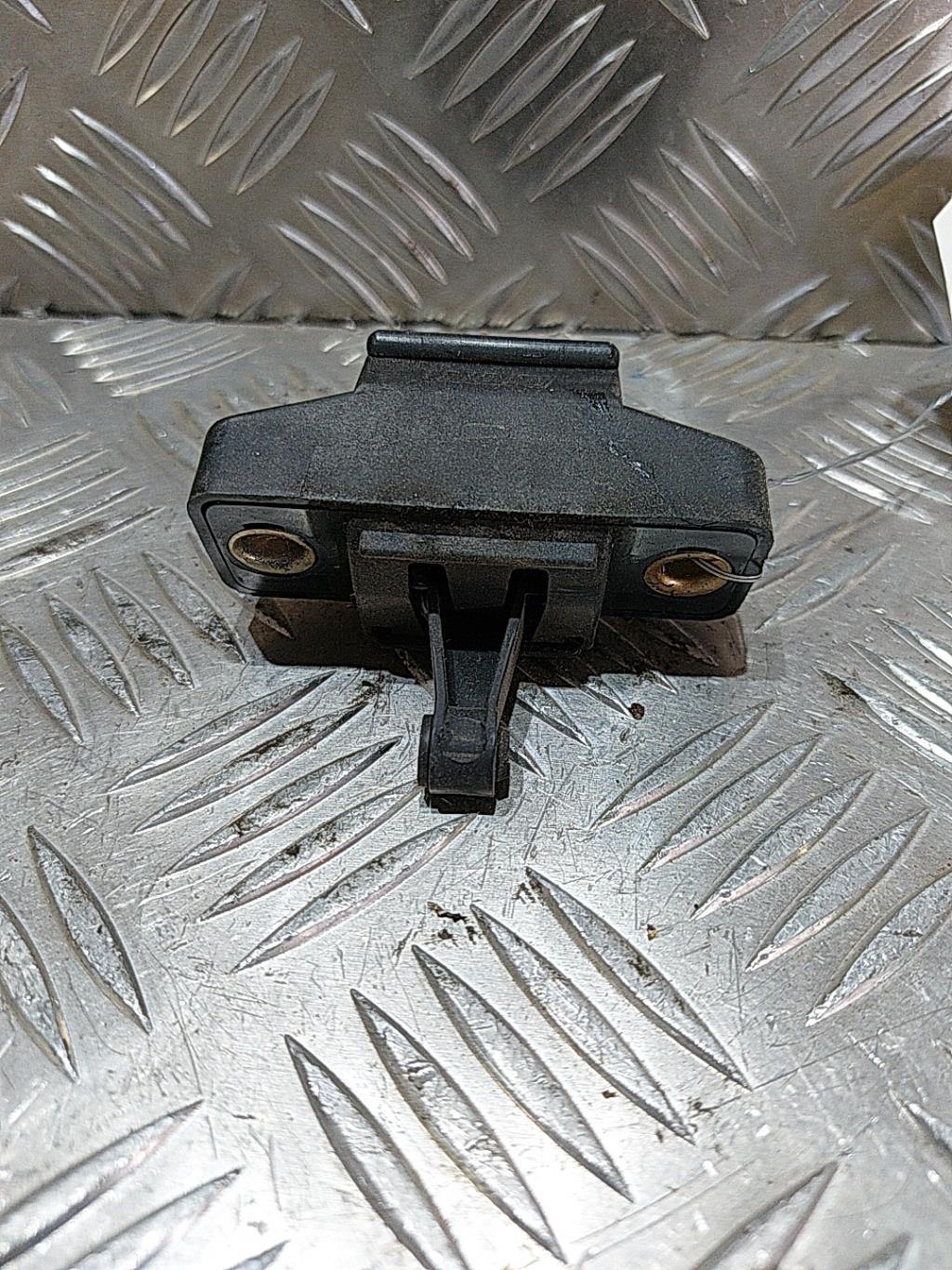 Serrure de hayon RENAULT CLIO 2 PHASE 1 Essence - 1