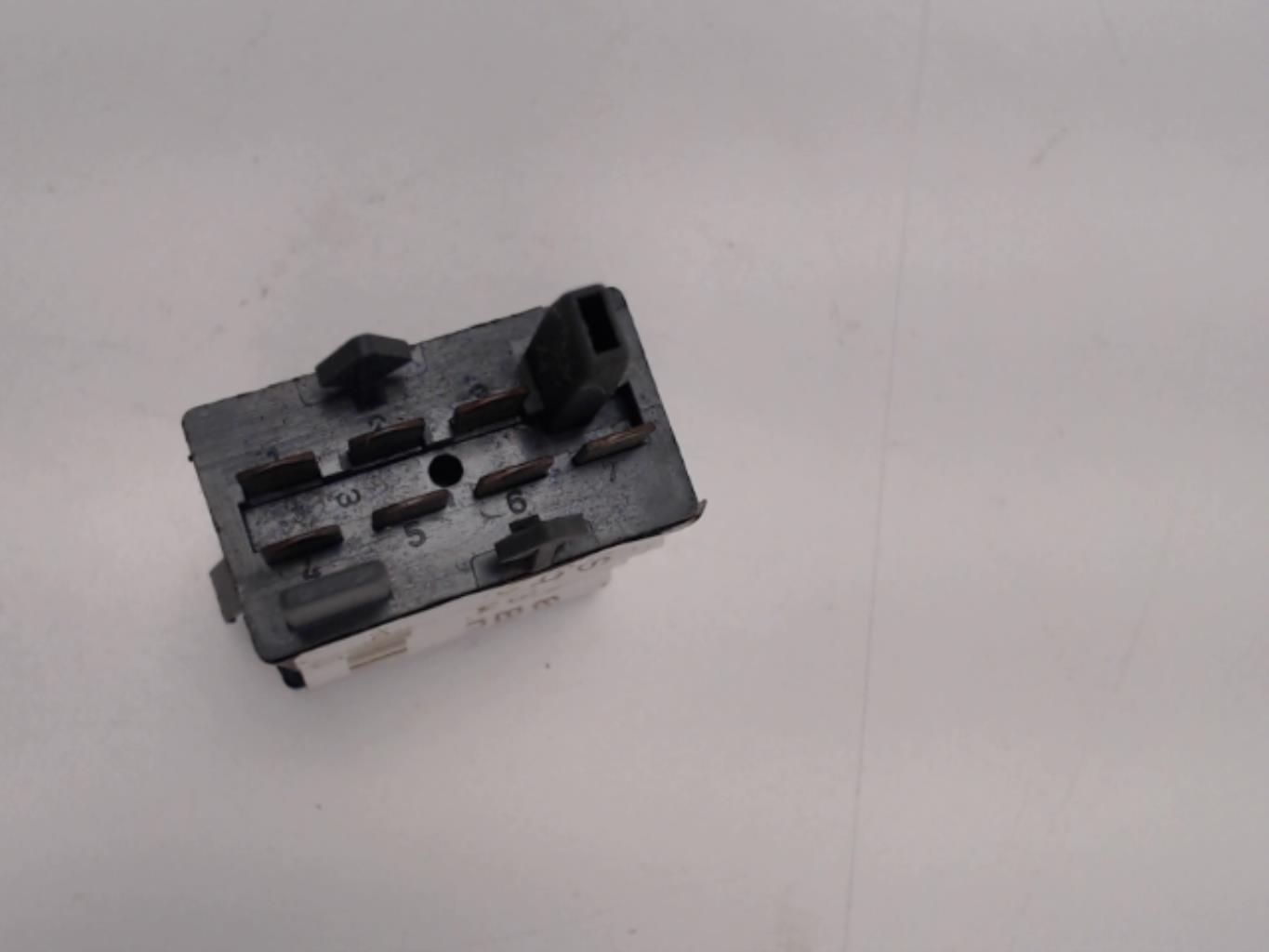 Bouton de warning VOLKSWAGEN PASSAT 4 PHASE 2 BREAK Diesel - 1