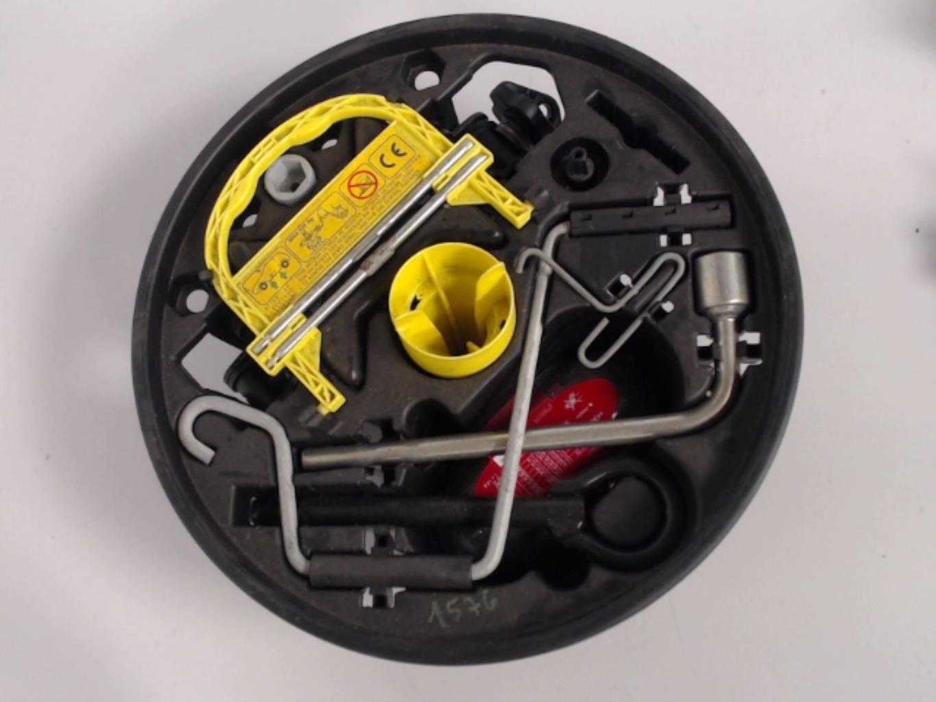 Cric (Ensemble depannage) RENAULT CLIO 2 PHASE 1 Essence - 1