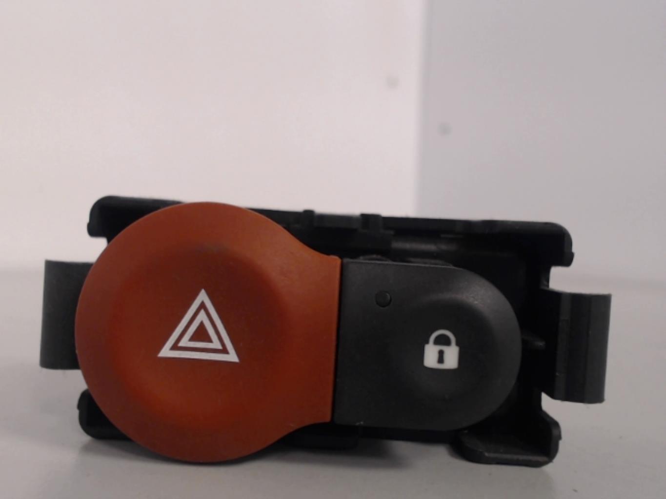 Bouton de warning RENAULT CLIO 3 PHASE 2 Diesel - 1