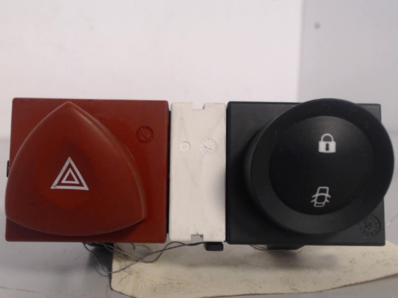 Bouton de warning RENAULT MEGANE 2 PHASE 1 Diesel - 1