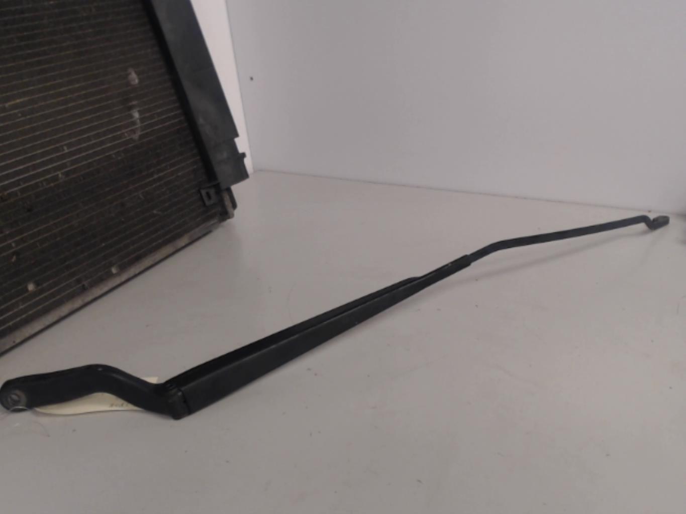 Braccio tergicristallo anteriore destro FORD FIESTA 5 PHASE 1 Diésel - 1