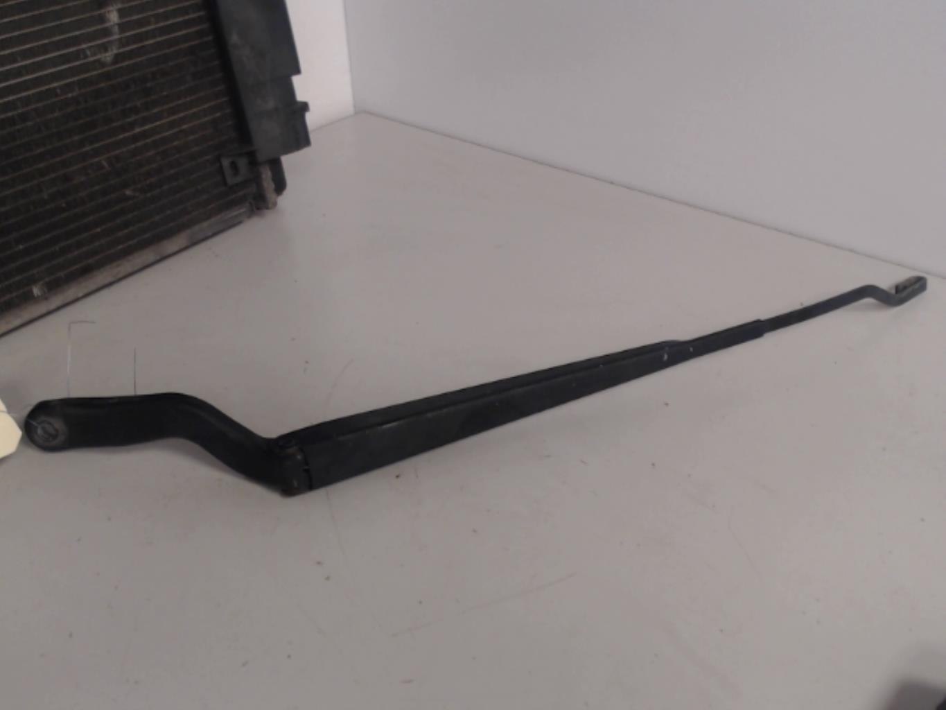 Braccio tergicristallo anteriore sinistro FORD FIESTA 5 PHASE 1 Diésel - 1
