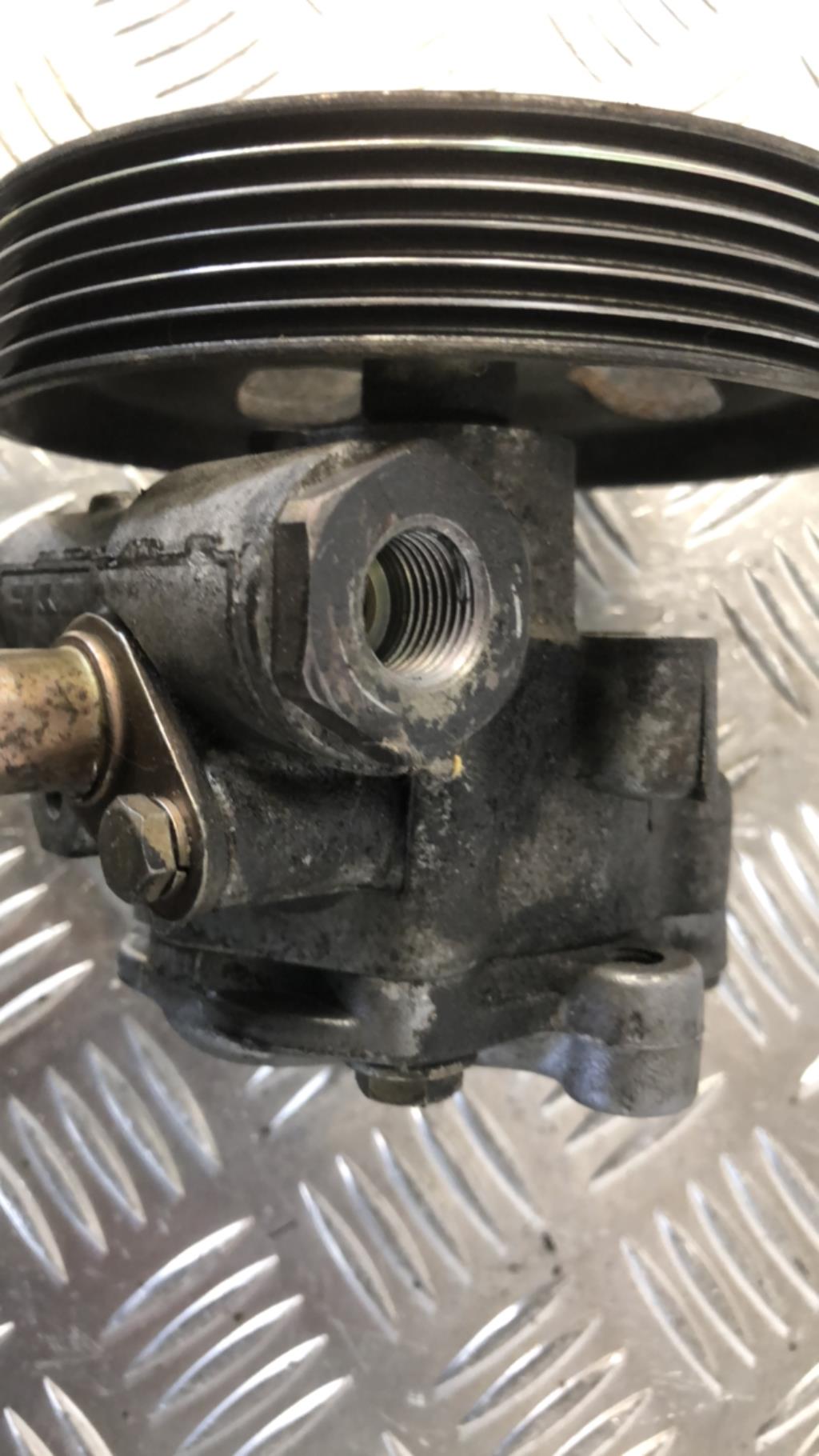 Pompe de direction FORD FIESTA 5 PHASE 1 Diesel - 1