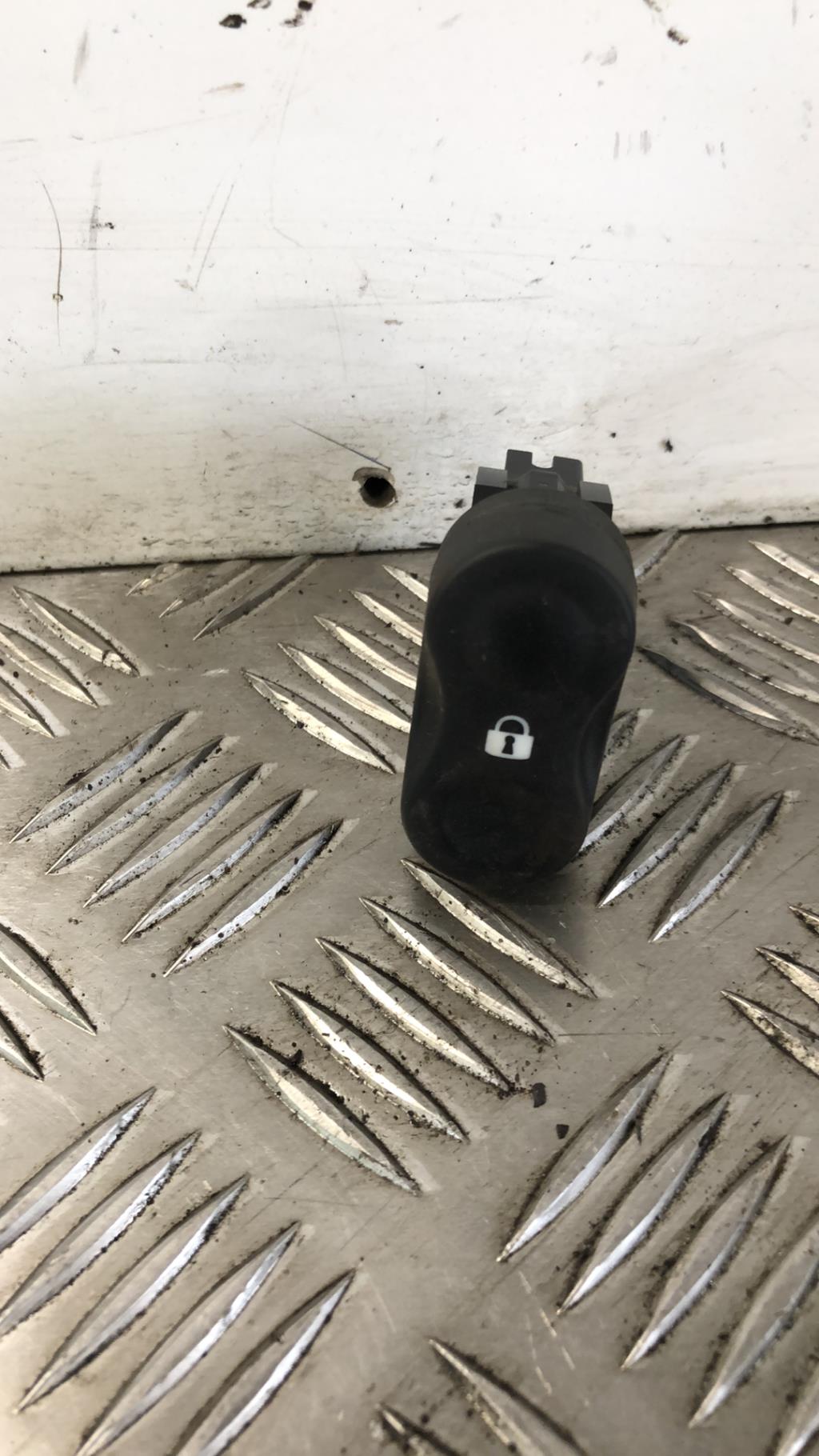 Bouton/Interrupteur DACIA DUSTER 1 PHASE 1 Diesel - 1