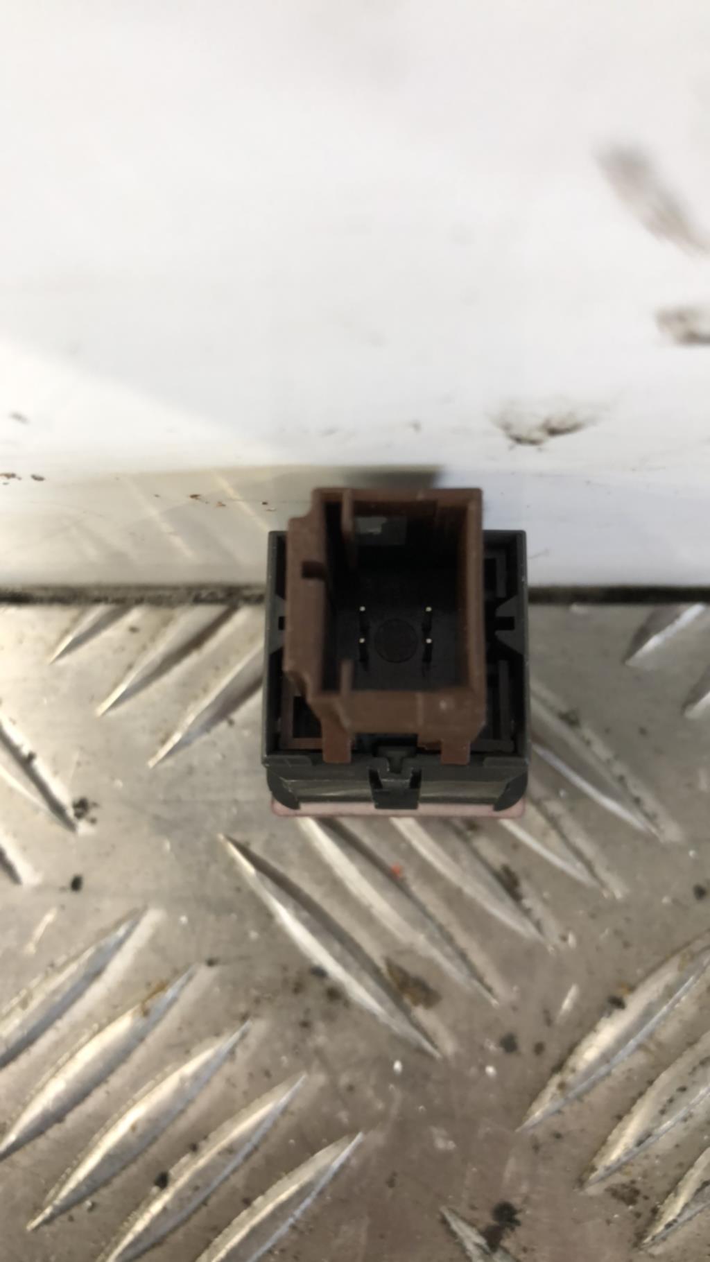 Bouton de warning PEUGEOT 207 PHASE 1  - 1