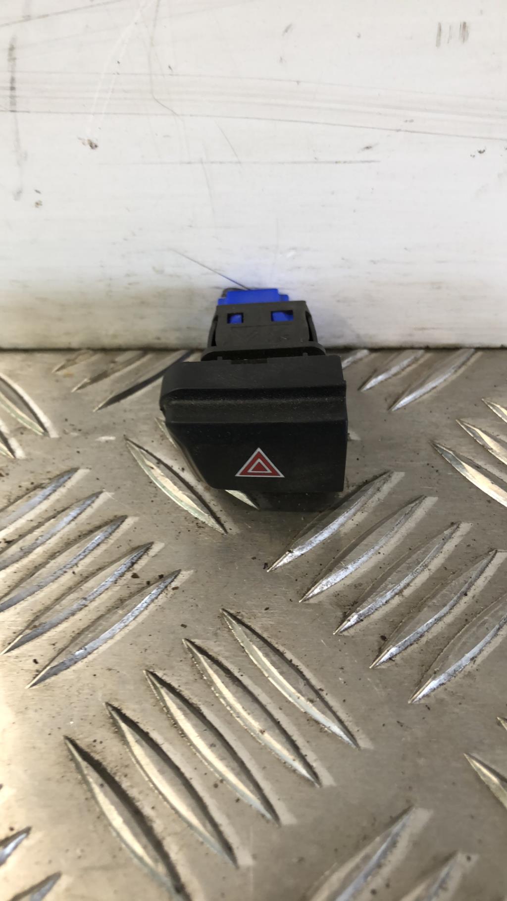 Bouton de warning PEUGEOT 208 1 PHASE 2  - 1