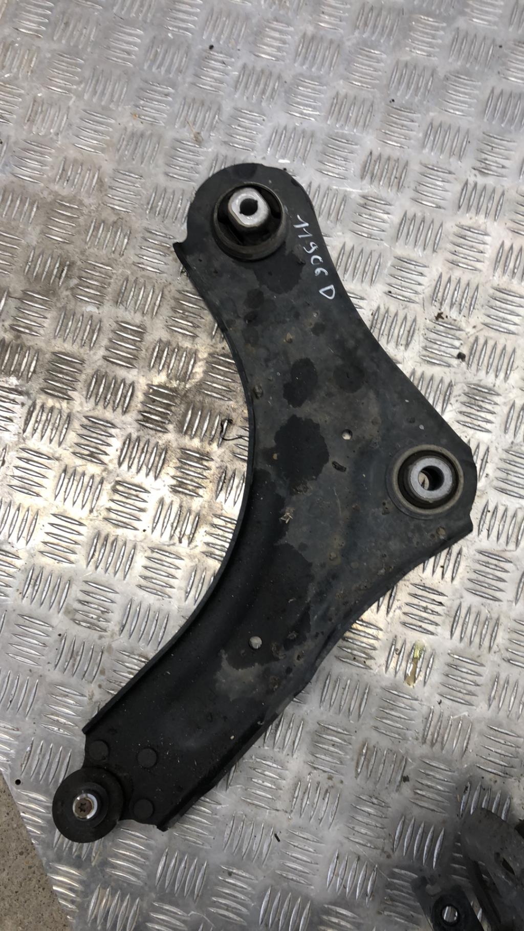 Triangle avant droit RENAULT MEGANE 3 PHASE 2 Diesel - 1