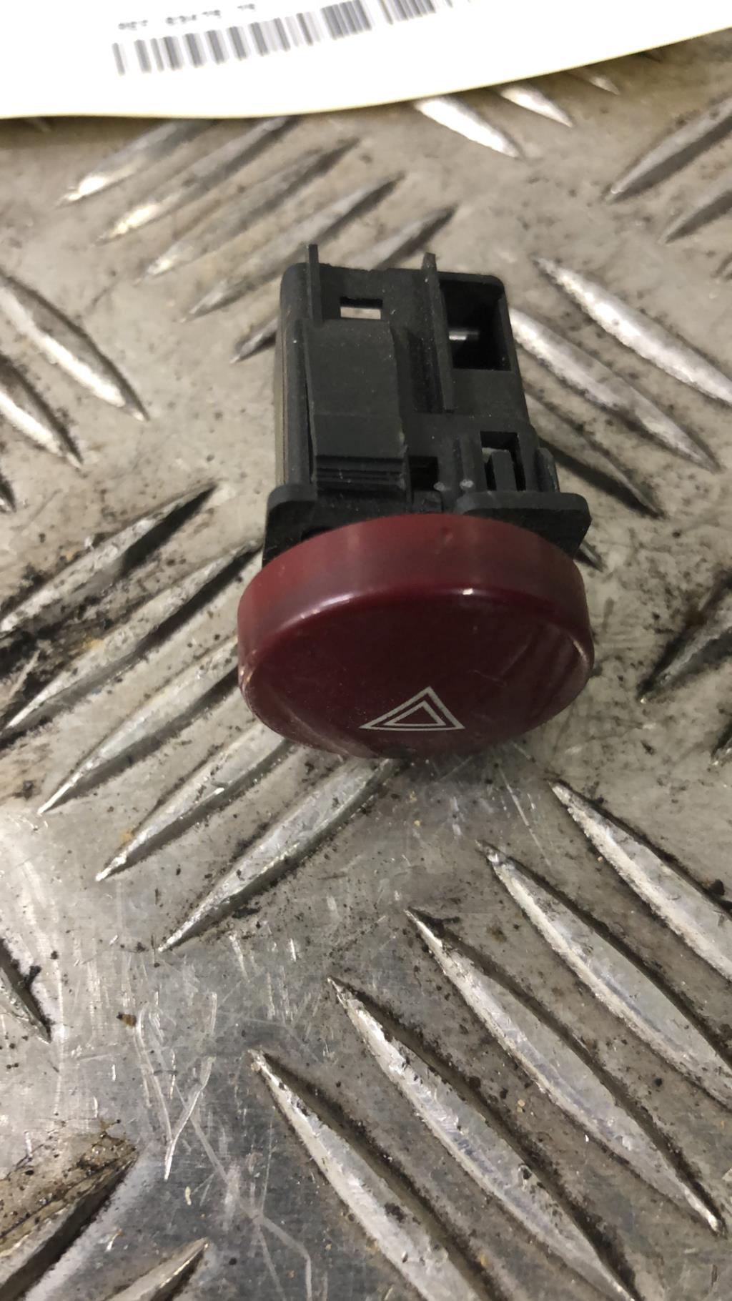 Bouton de warning PEUGEOT PARTNER 1 PHASE 2  - 1