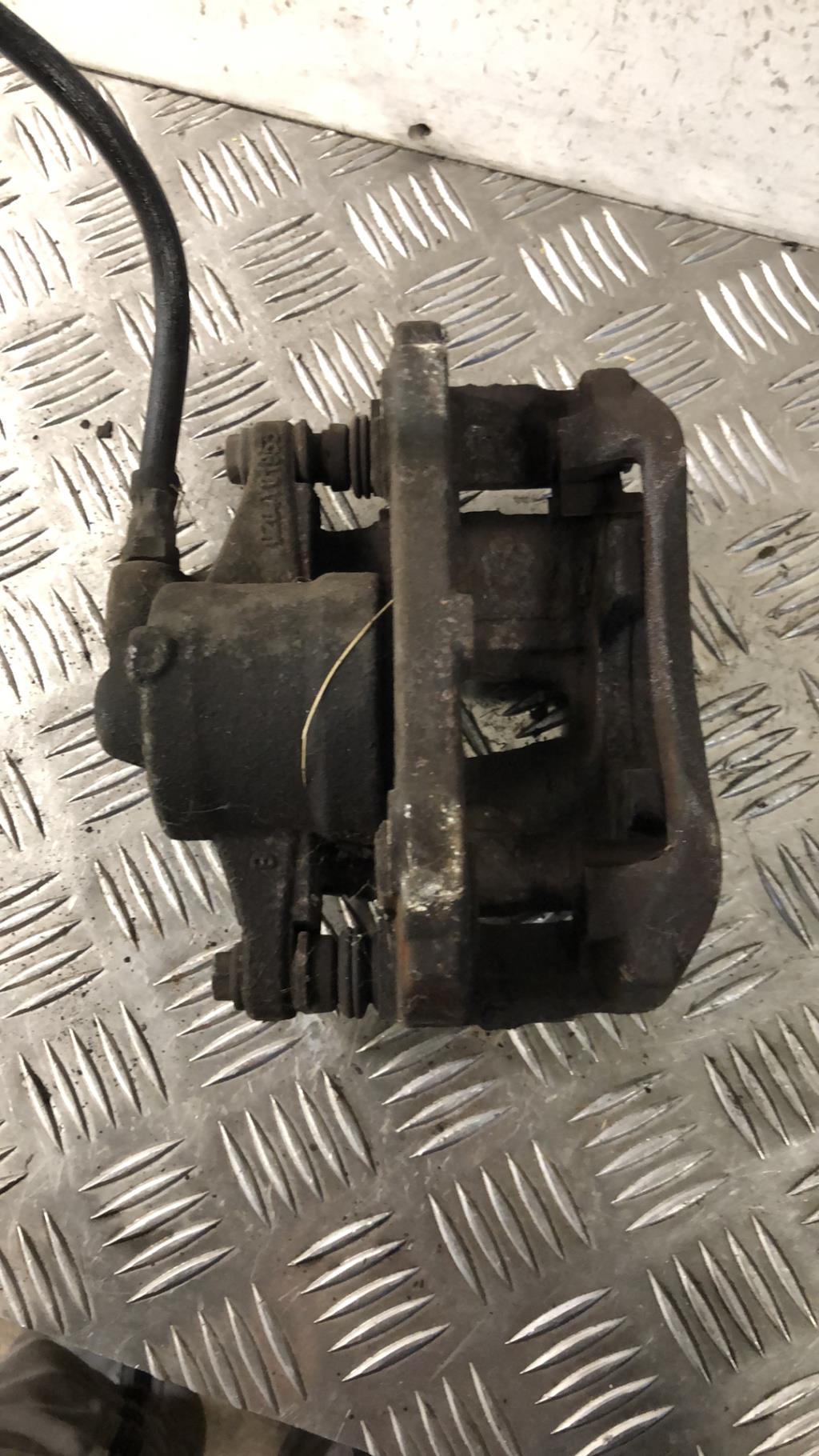 Etrier avant droit (freinage) OPEL CORSA D PHASE 2 Essence - 1