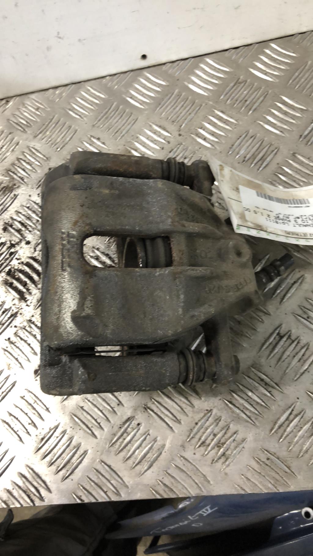 Etrier avant droit (freinage) RENAULT CLIO 3 PHASE 2 Diesel - 1