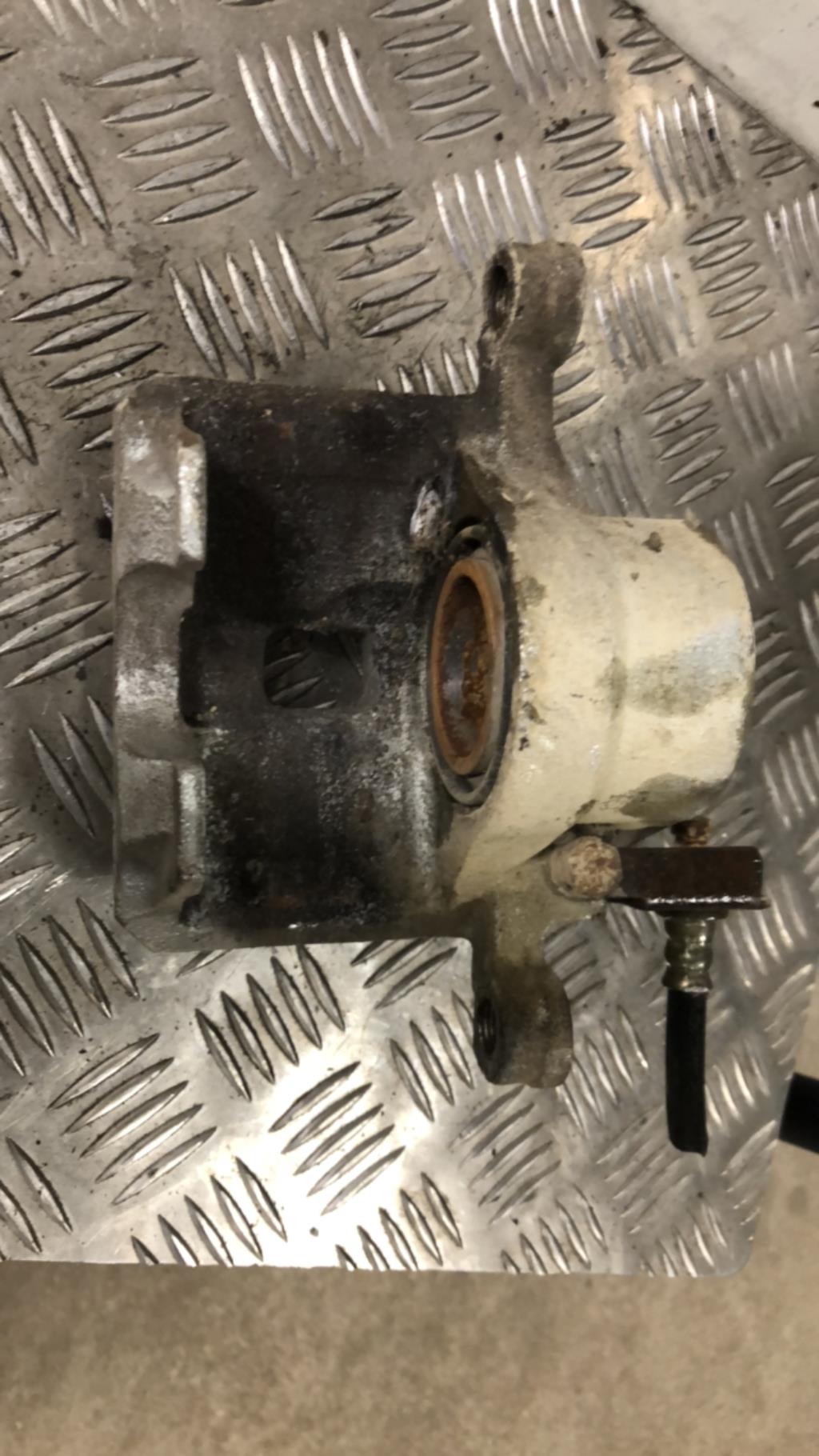 Etrier avant gauche (freinage) MITSUBISHI L 200 2 Diesel - 1