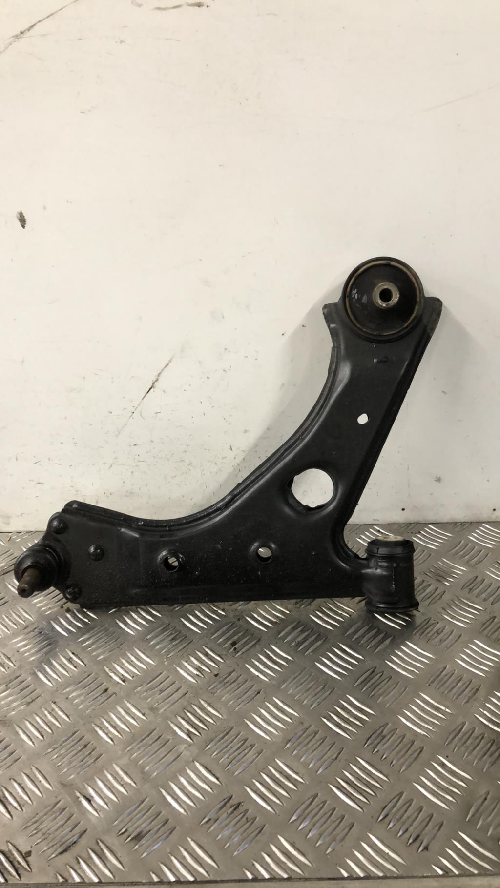 Triangle avant droit OPEL CORSA D PHASE 2 Essence - 1