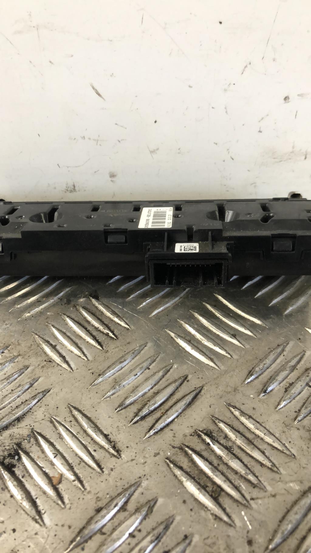 Bouton de warning DACIA DUSTER 2 PHASE 1 Essence/GPL - 1