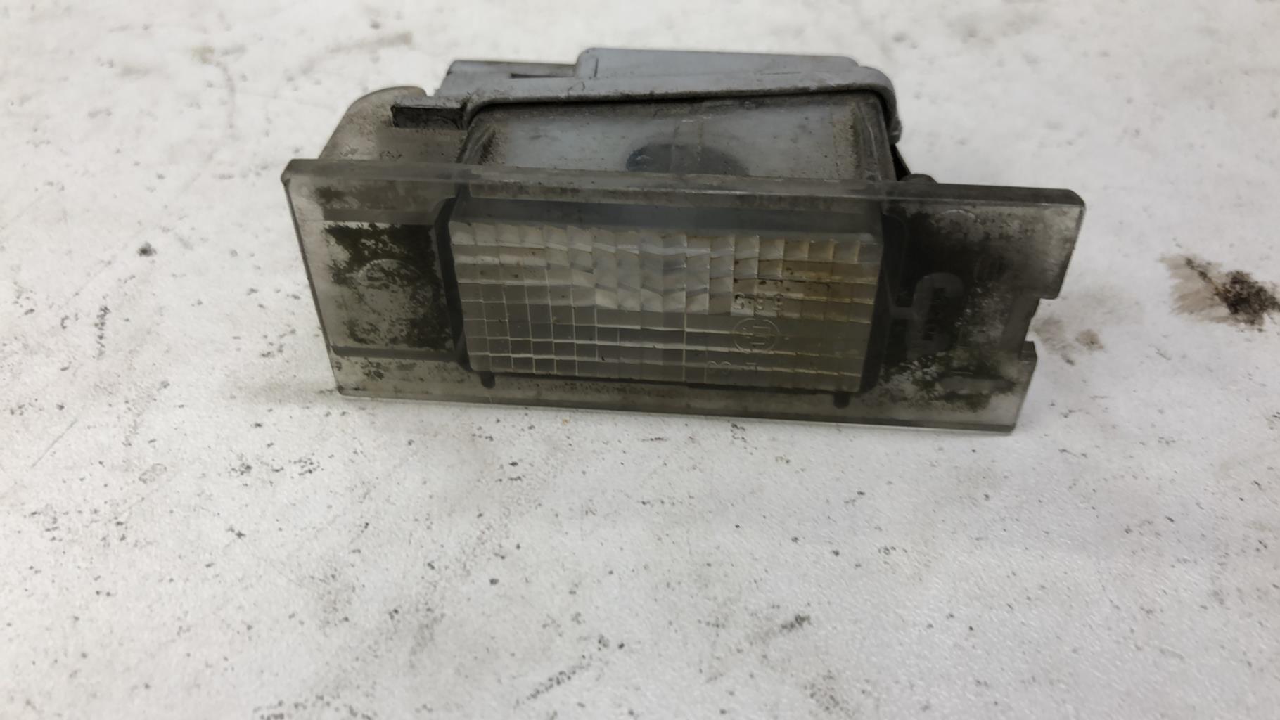 Eclairage de plaque RENAULT CLIO 3 PHASE 1 Diesel - 1