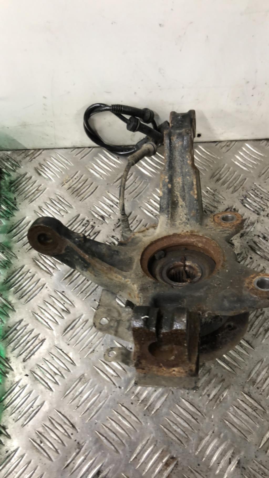 Moyeu avant gauche RENAULT CLIO 4 PHASE 2 Diesel - 1