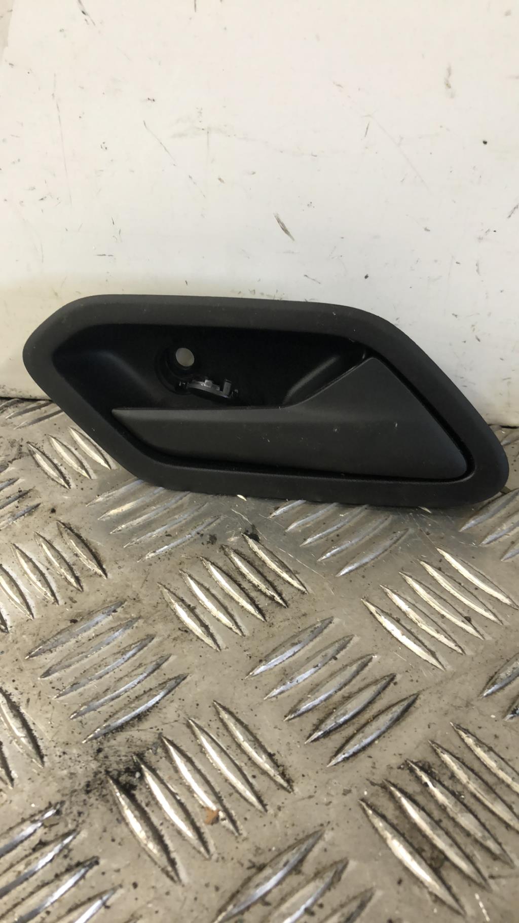 Poignee interieur arriere droit DACIA DUSTER 2 PHASE 1 Essence/GPL - 1