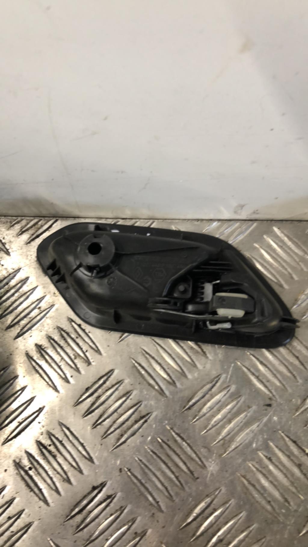 Poignee interieur avant gauche DACIA DUSTER 2 PHASE 1 Essence/GPL - 1