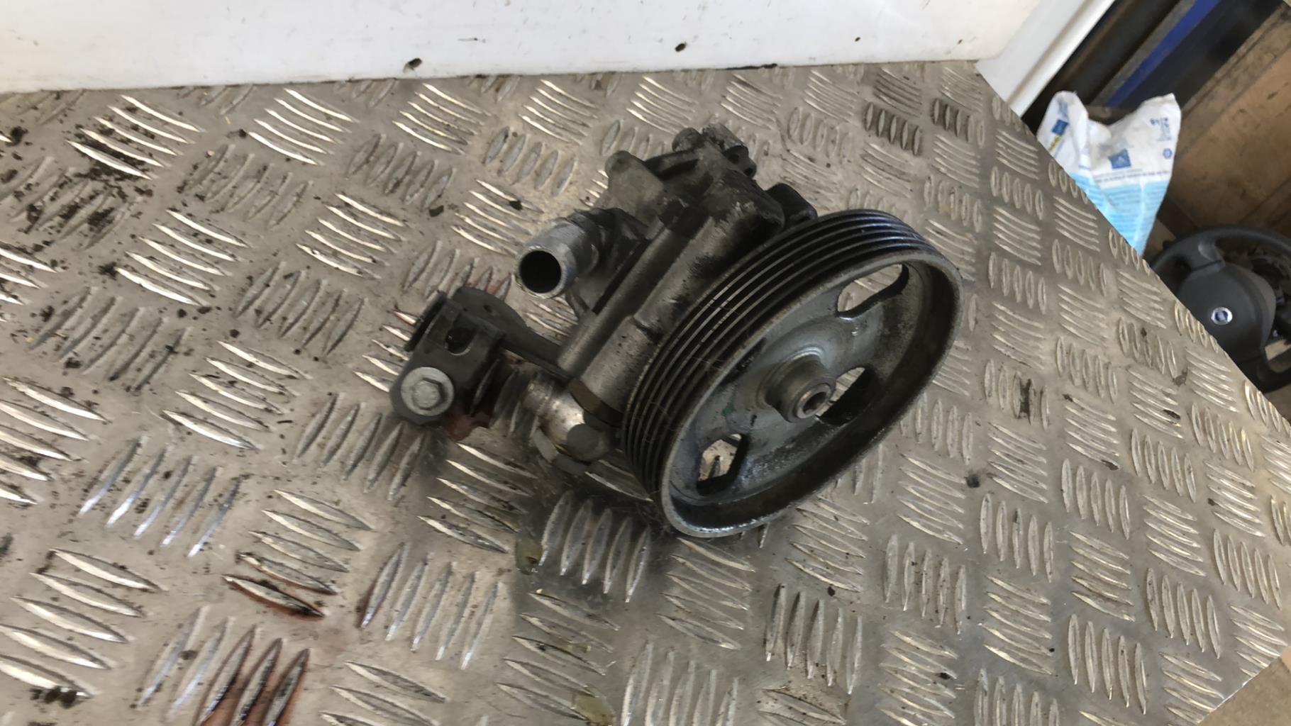Pompe de direction PEUGEOT 407 PHASE 1  - 1