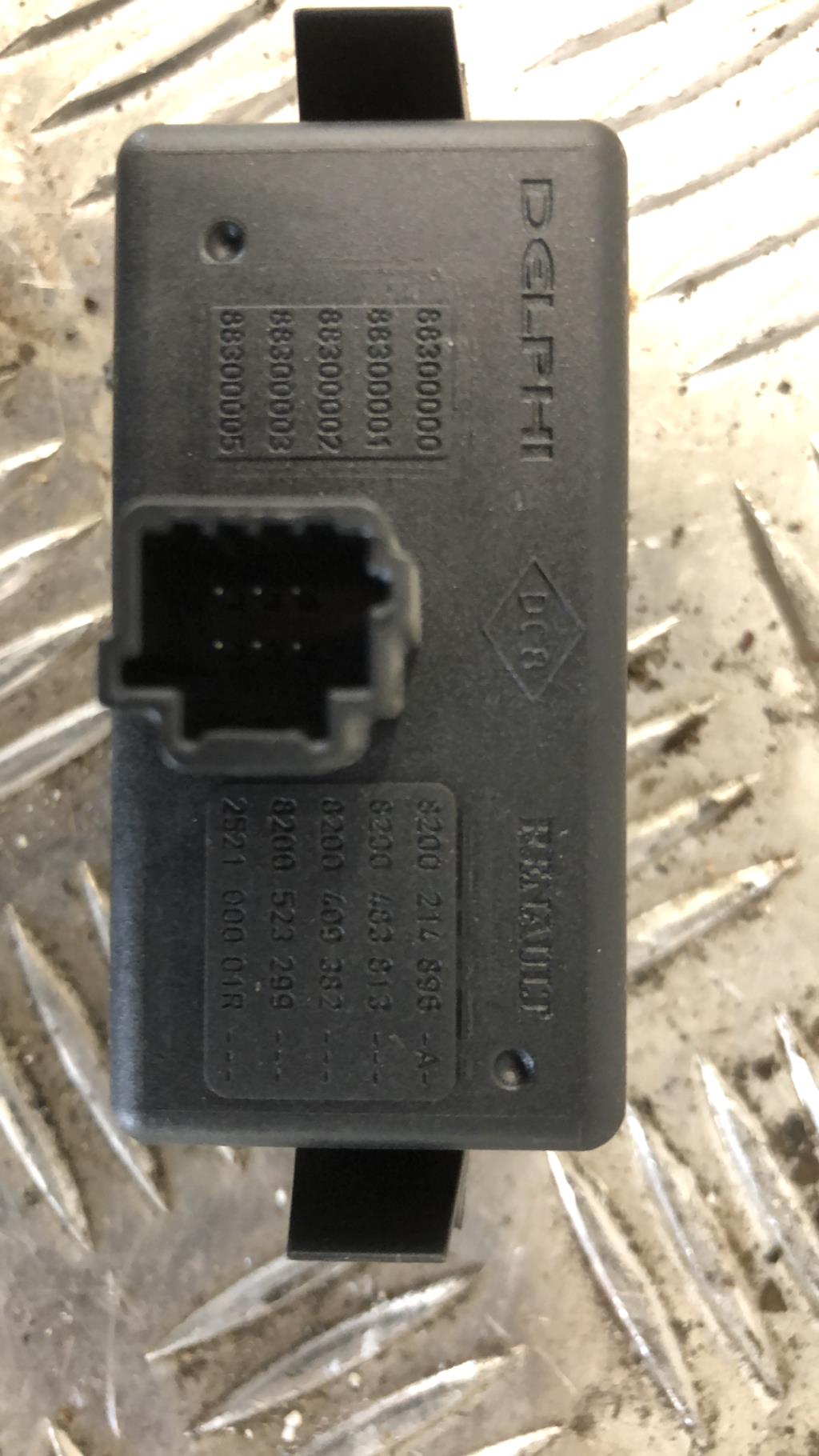 Bouton de warning RENAULT CLIO 3 PHASE 2  - 1