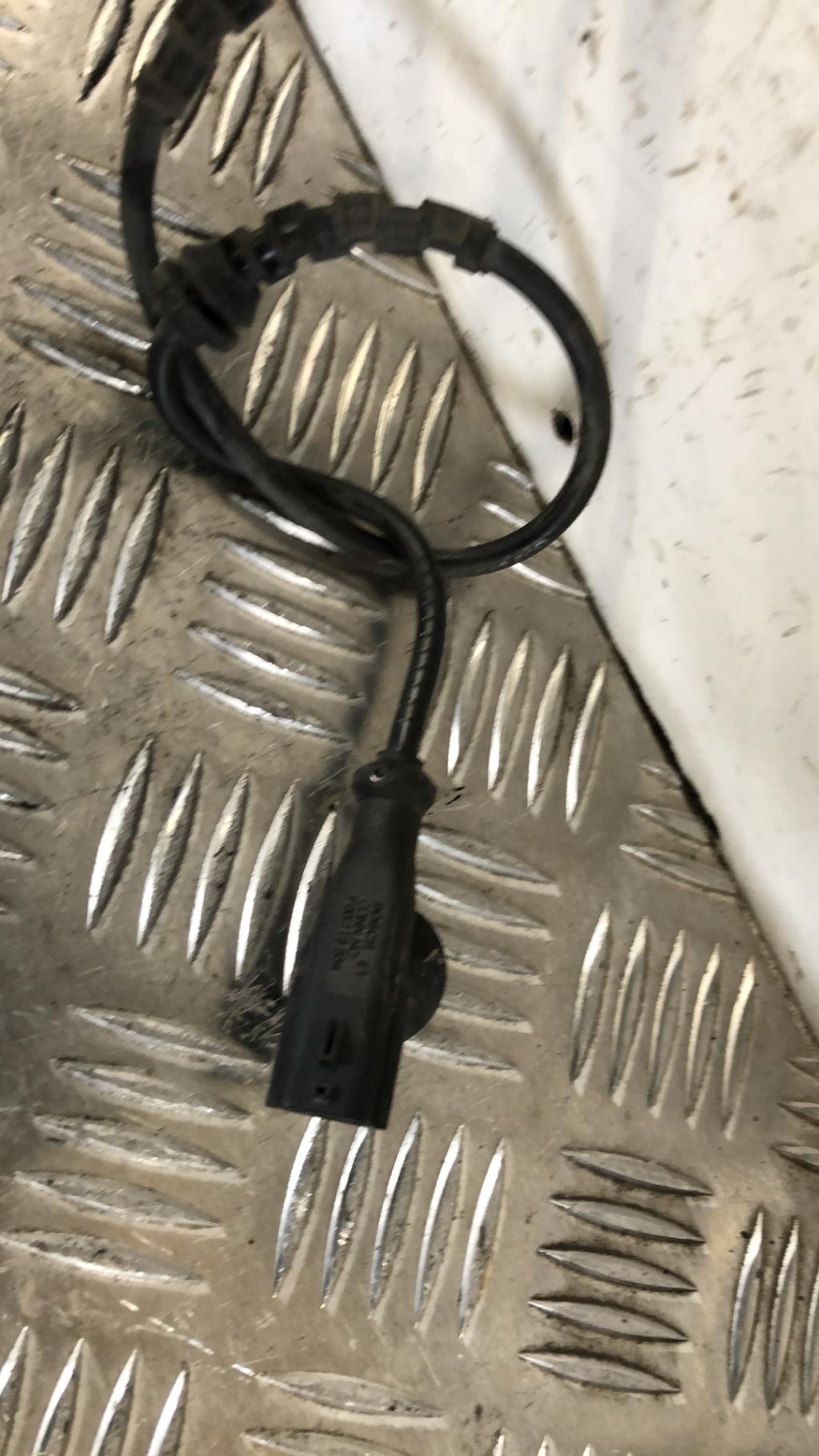 Moyeu avant gauche RENAULT CLIO 3 PHASE 2 Essence - 1