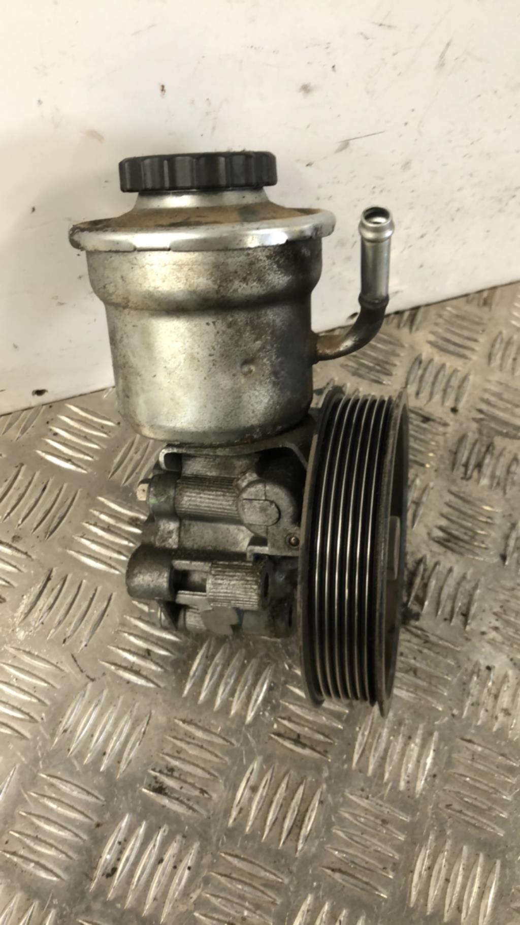 Pompe de direction TOYOTA COROLLA VERSO 2 PHASE 2 Diesel - 1