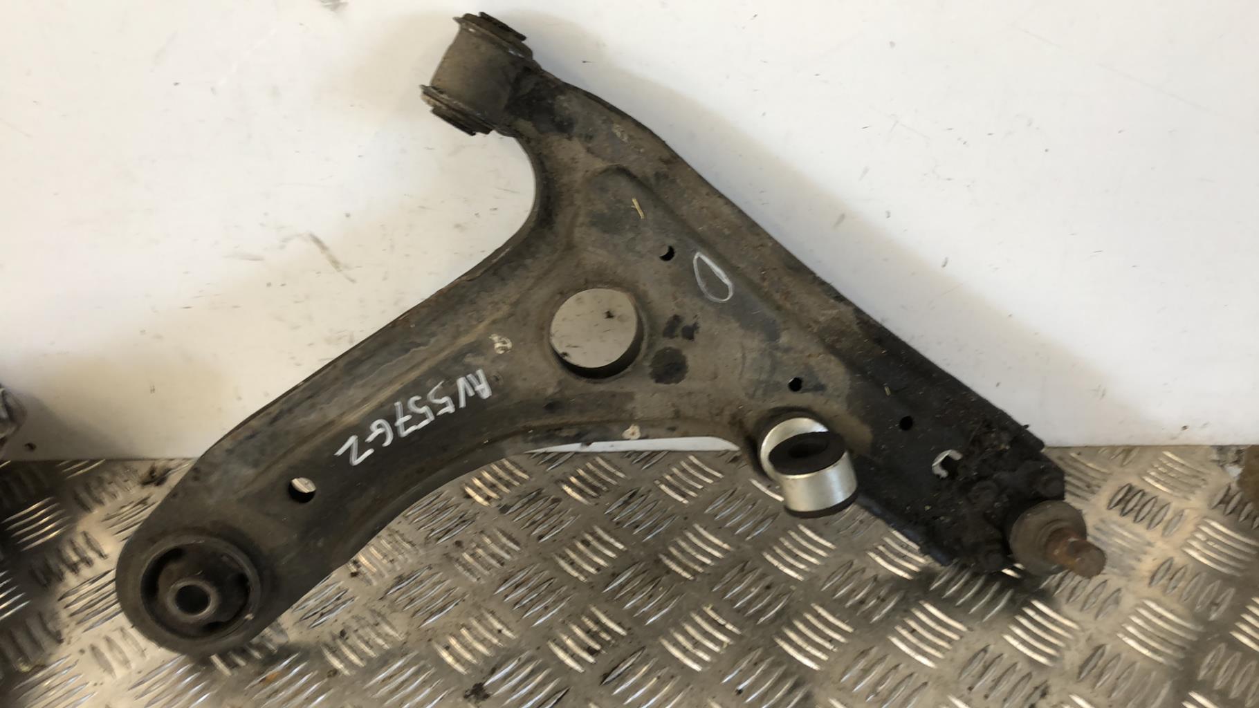 Triangle avant droit VOLKSWAGEN GOLF 3 Diesel - 1